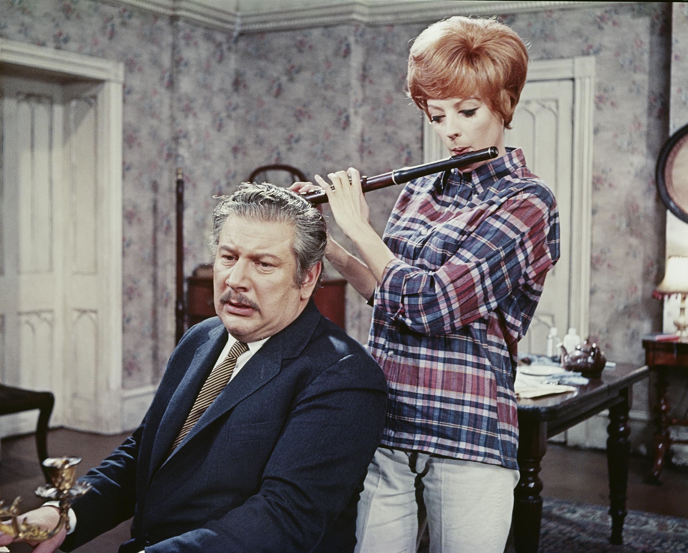 Peter Ustinov et Maggie Smith sur le tournage du film "Hot Millions" en 1969 | Source : Getty Images