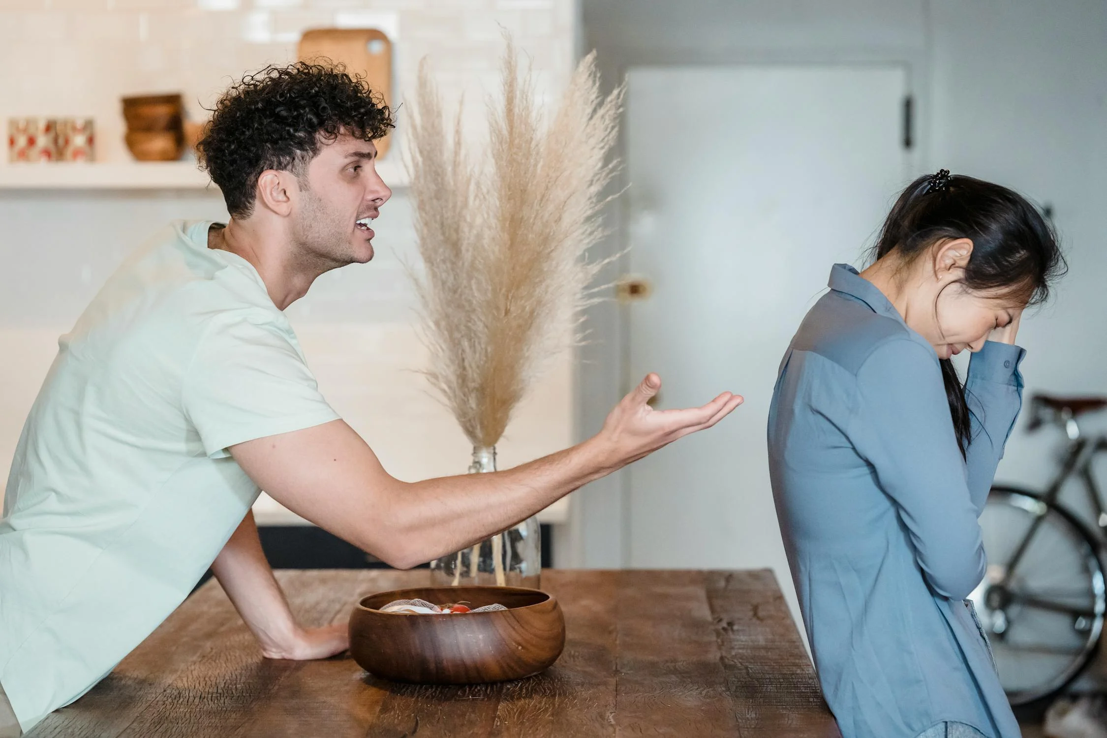 A man arguing with his wife | Source: Pexels