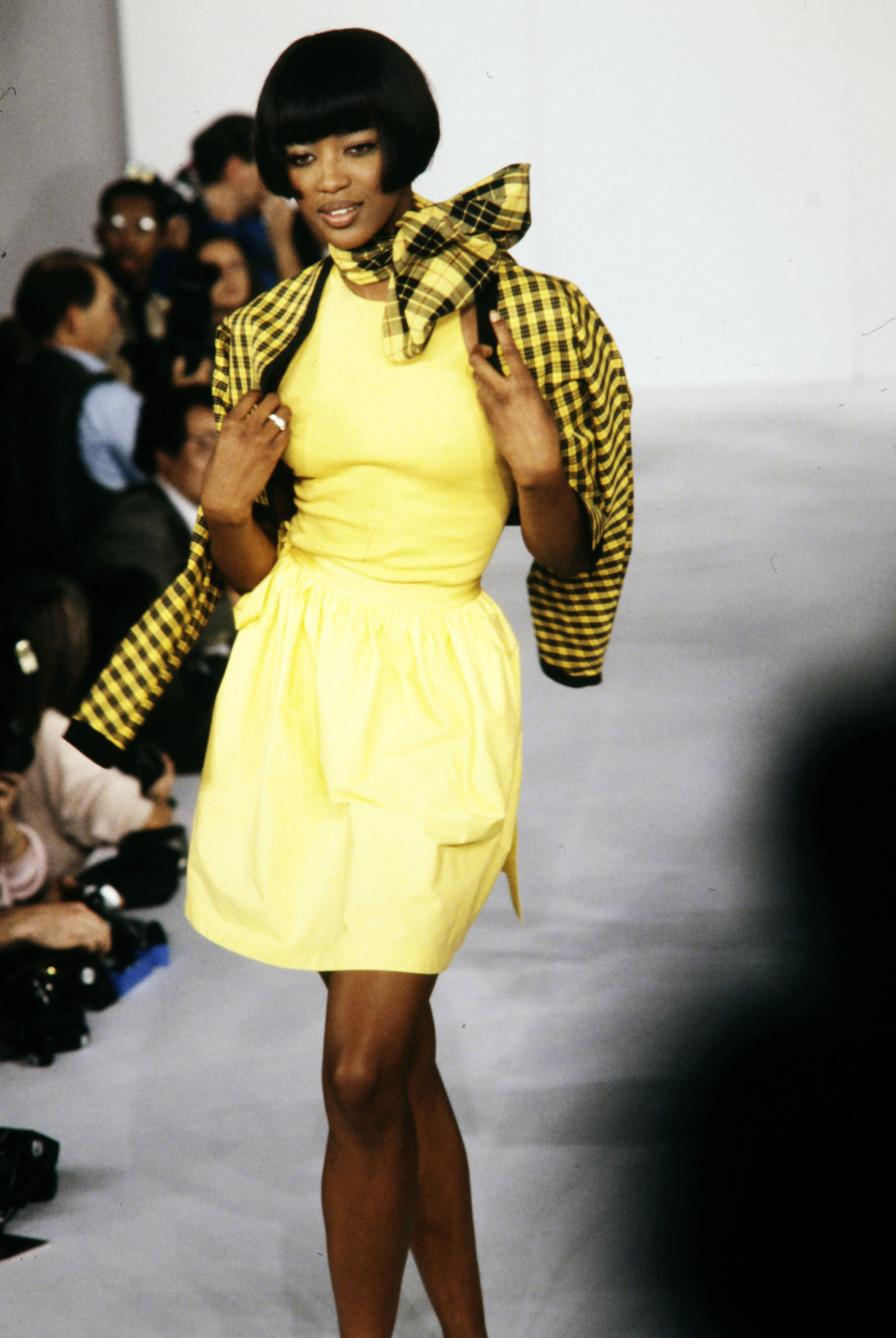 Naomi Campbell au défilé de prêt-à-porter printemps 1990 d'Isaac Mizrahi I Source : Getty Images