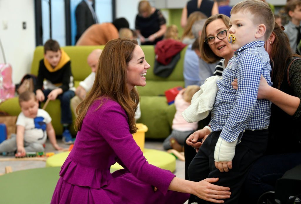 Catherine, duchesse de Cambridge a rencontré des enfants et leurs familles à l'hospice The Nook Children le 15 novembre 2019 à Framingham Earl, dans le Norfolk.  |  Photo: Getty Images