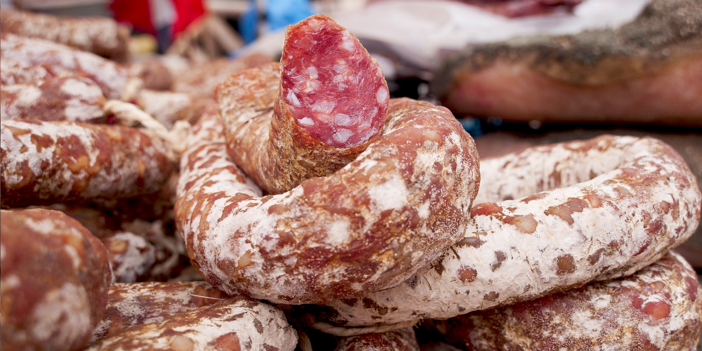 Des saucissons | Source : Getty Images