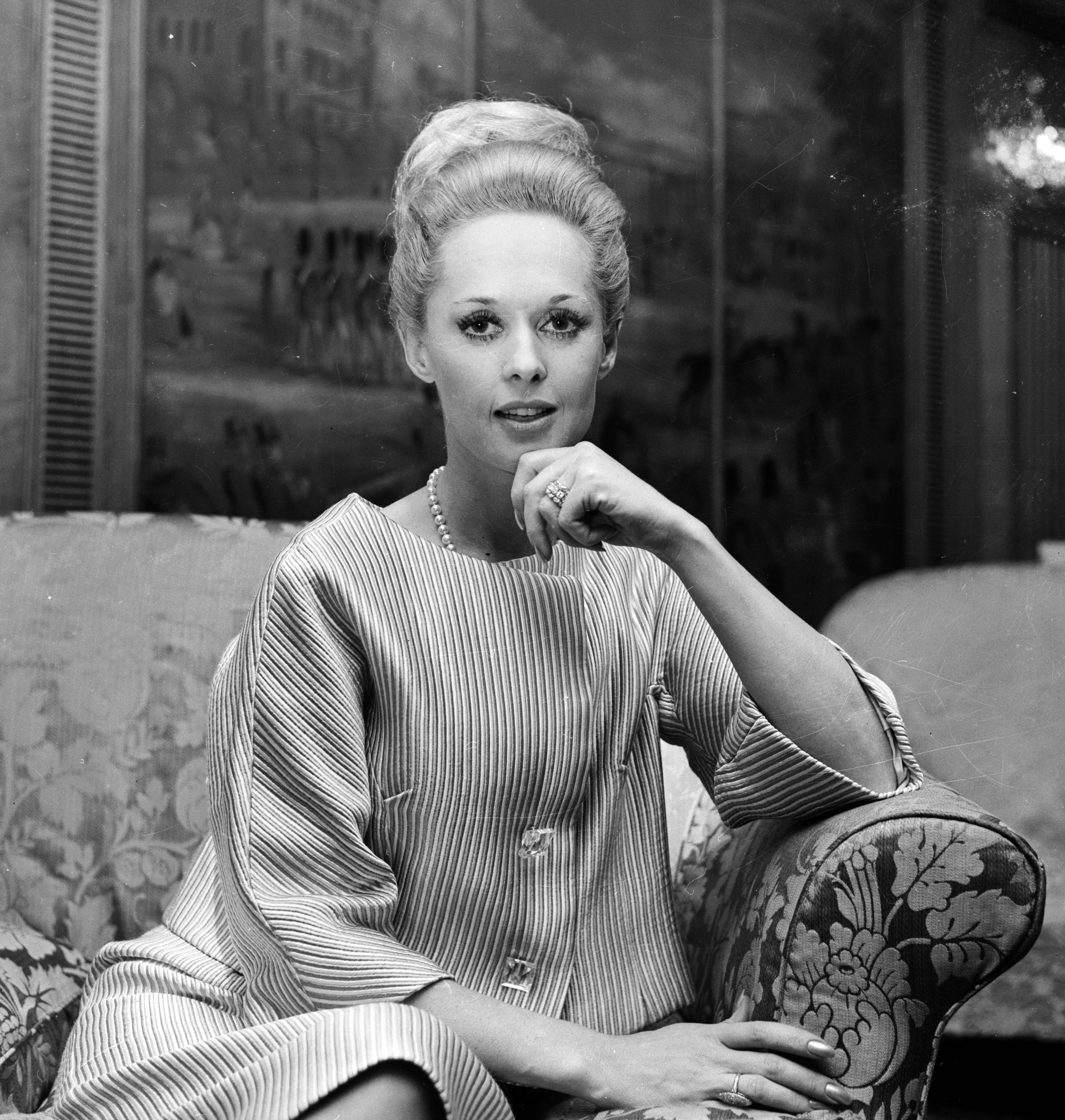 Tippi Hedren assiste à une conférence de presse à l'hôtel Dorchester de Londres, le 1er mars 1966. | Source : Getty Images