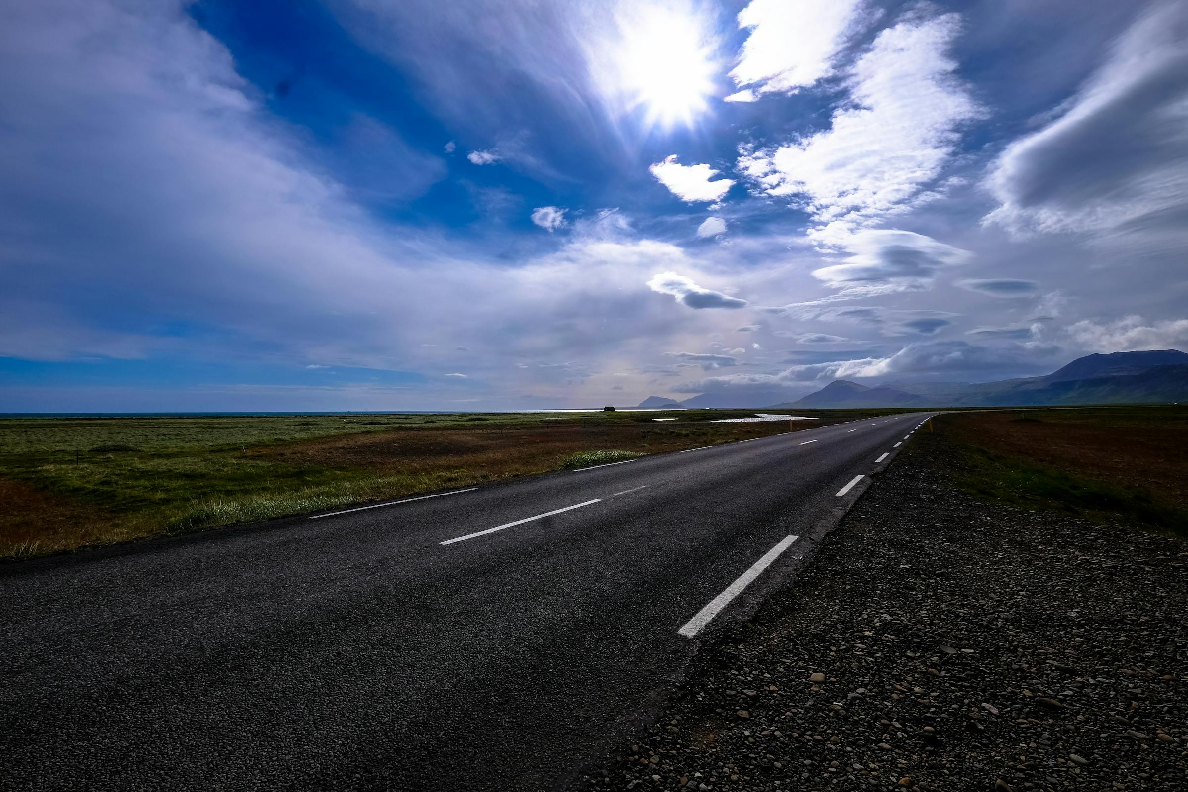 A wide empty road | Source: Pexels