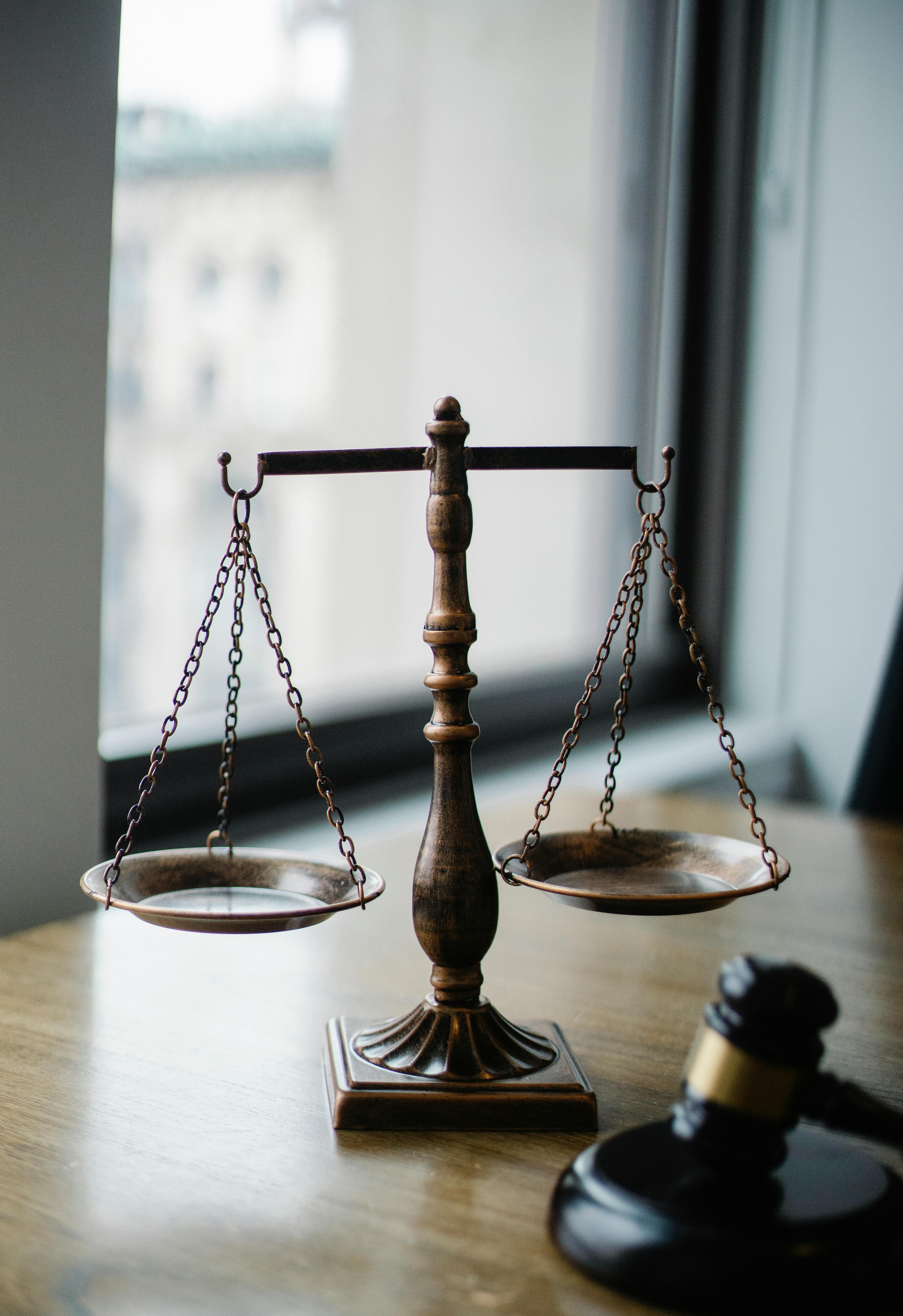 legal balance scales