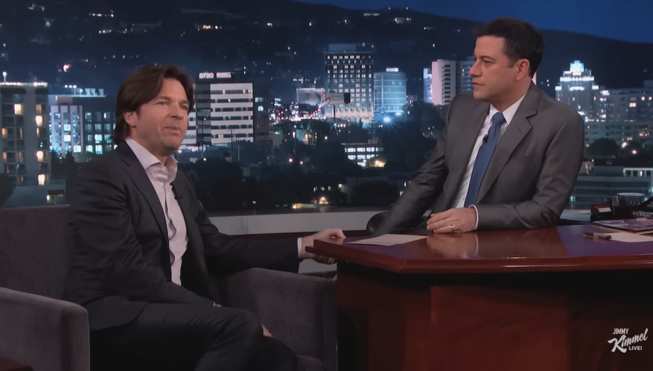 Jason Bateman et Jimmy Kimmel dans l'émission "Jimmy Kimmel Live", datée du 19 novembre 2014 | Source : YouTube/@JimmyKimmelLive