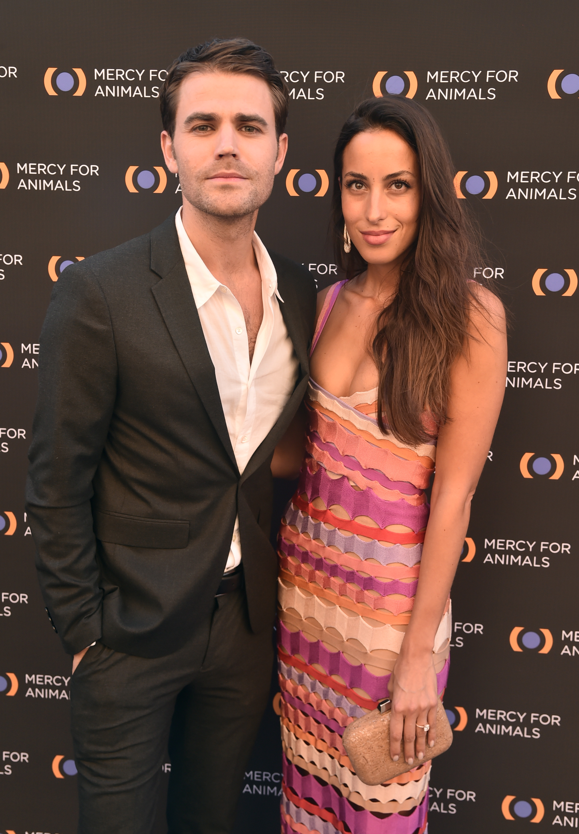 Paul Wesley et Ines de Ramon assistent au gala du 20e anniversaire de Mercy For Animals au Shrine Auditorium de Los Angeles, en Californie, le 14 septembre 2019 | Source : Getty Images