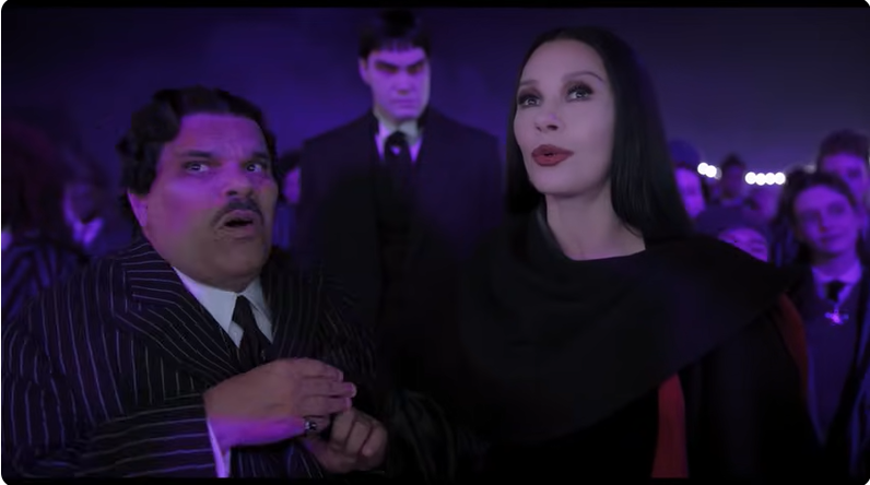 Luis Guzmán et Catherine Zeta-Jones parlent de la saison 2 de « Wednesday », from a post dated August 8, 2025 | Source: Youtube/netflix