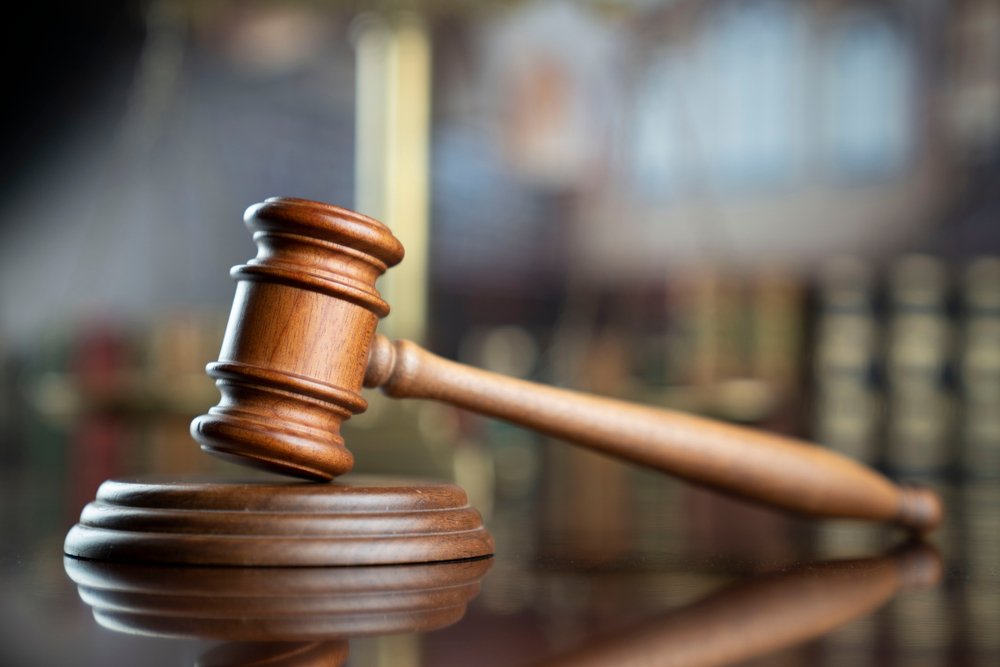 Le gavel d'un juge. ǀ Source : Shutterstock