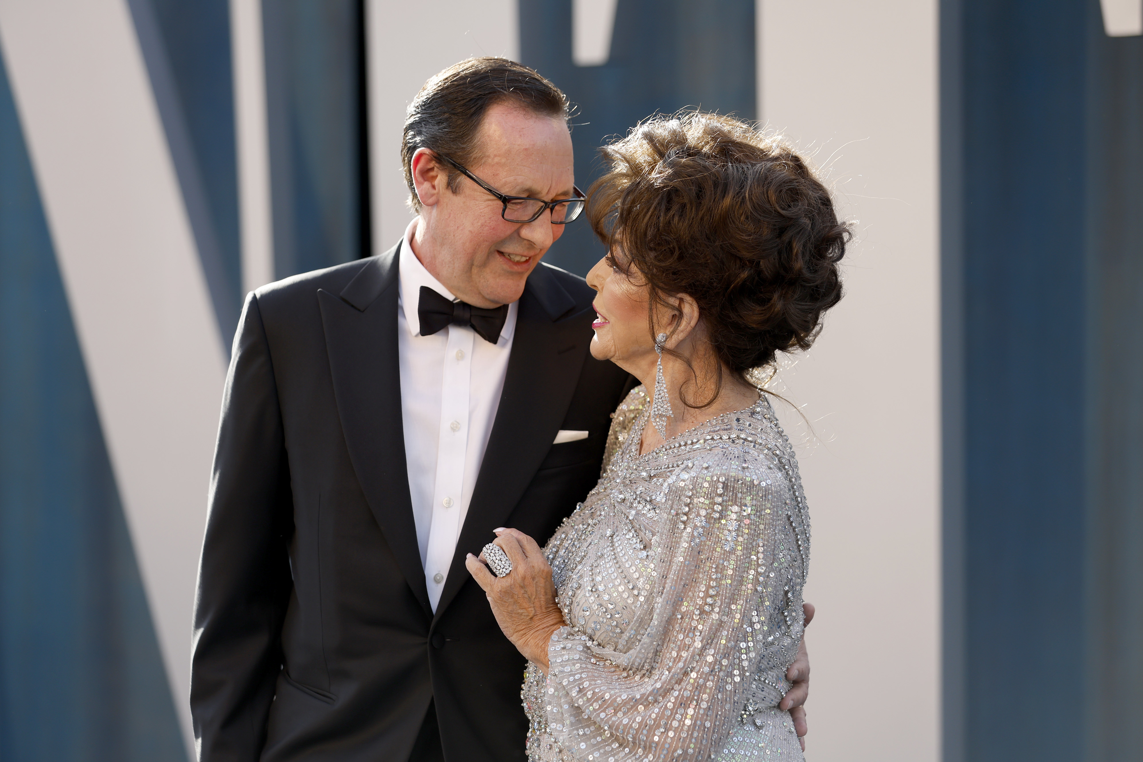 Percy Gibson et Joan Collins à la soirée des Oscars 2022 de Vanity Fair au Wallis Annenberg Center for the Performing Arts le 27 mars 2022 à Beverly Hills, en Californie. | Source : Getty Images