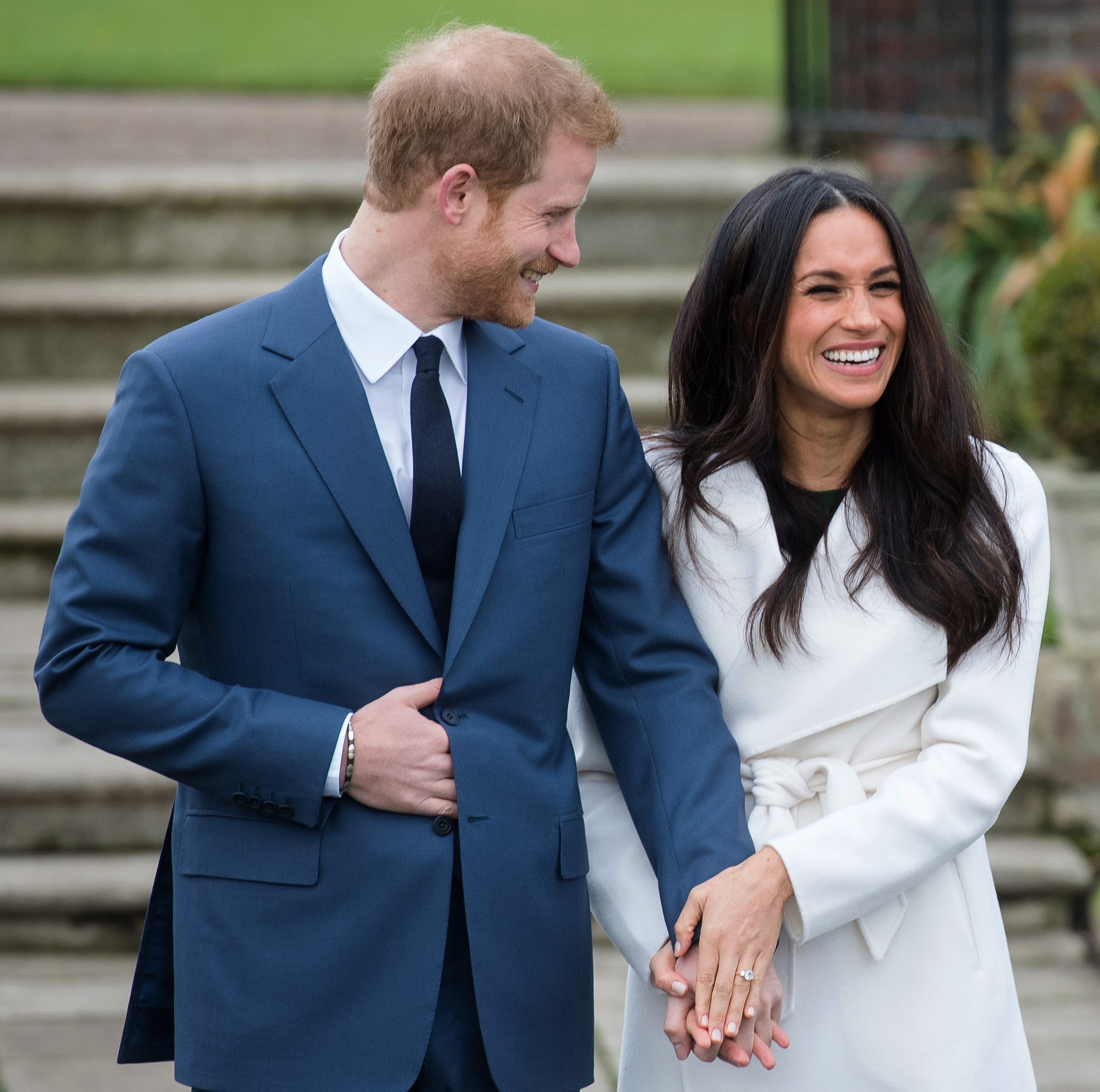 Le prince Harry et Meghan Markle lors d'un photocall dans les Sunken Gardens du palais de Kensington après l'annonce de leurs fiançailles, le 27 novembre 2017, à Londres, en Angleterre. | Source : Getty Images