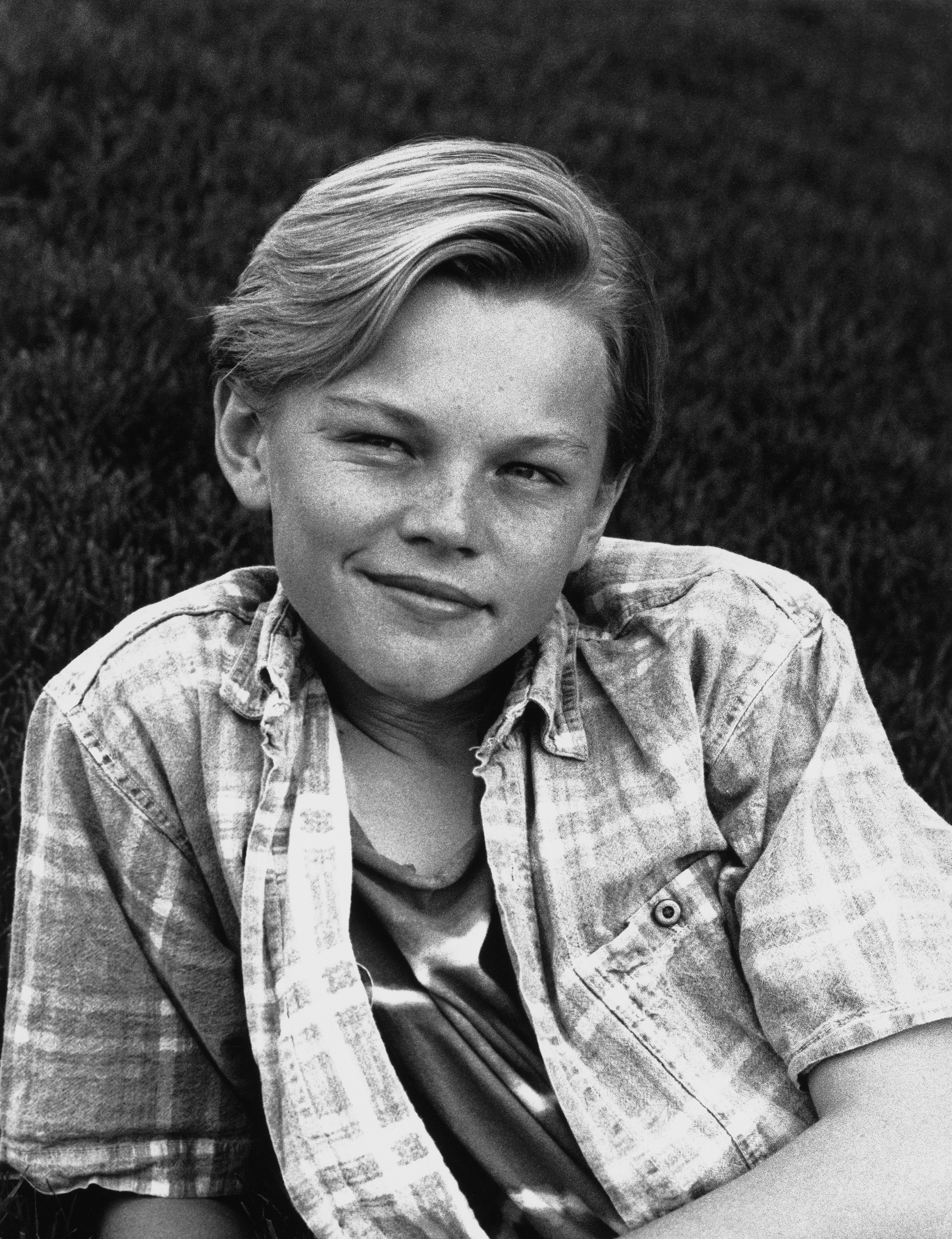 Le jeune garçon pose pour une photo, vers 1990 | Source : Getty Images