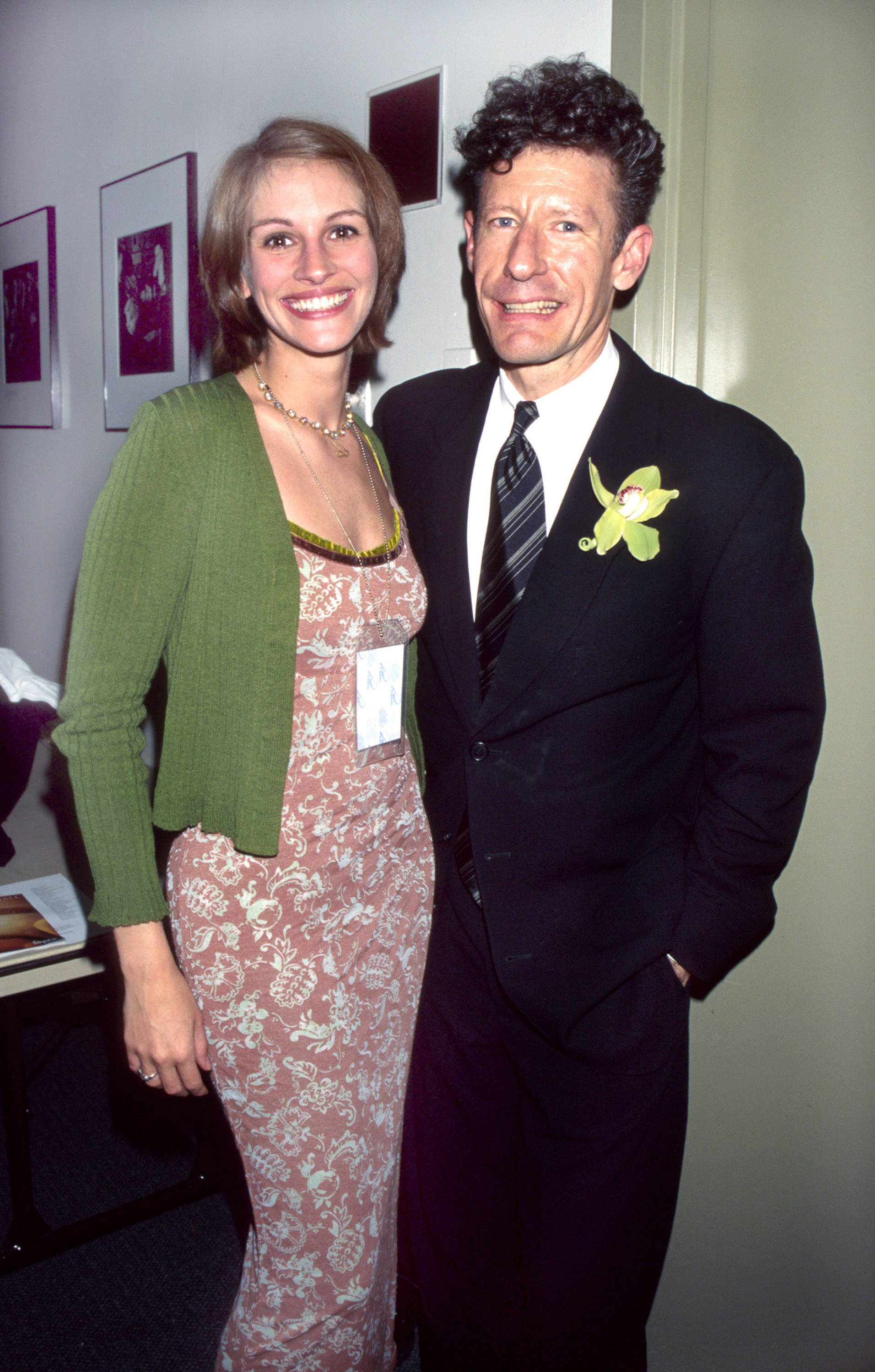 Julia Roberts et Lyle Lovett au concert de bienfaisance de la Rainforest Foundation le 30 avril 1997 à New York | Source : Getty Images