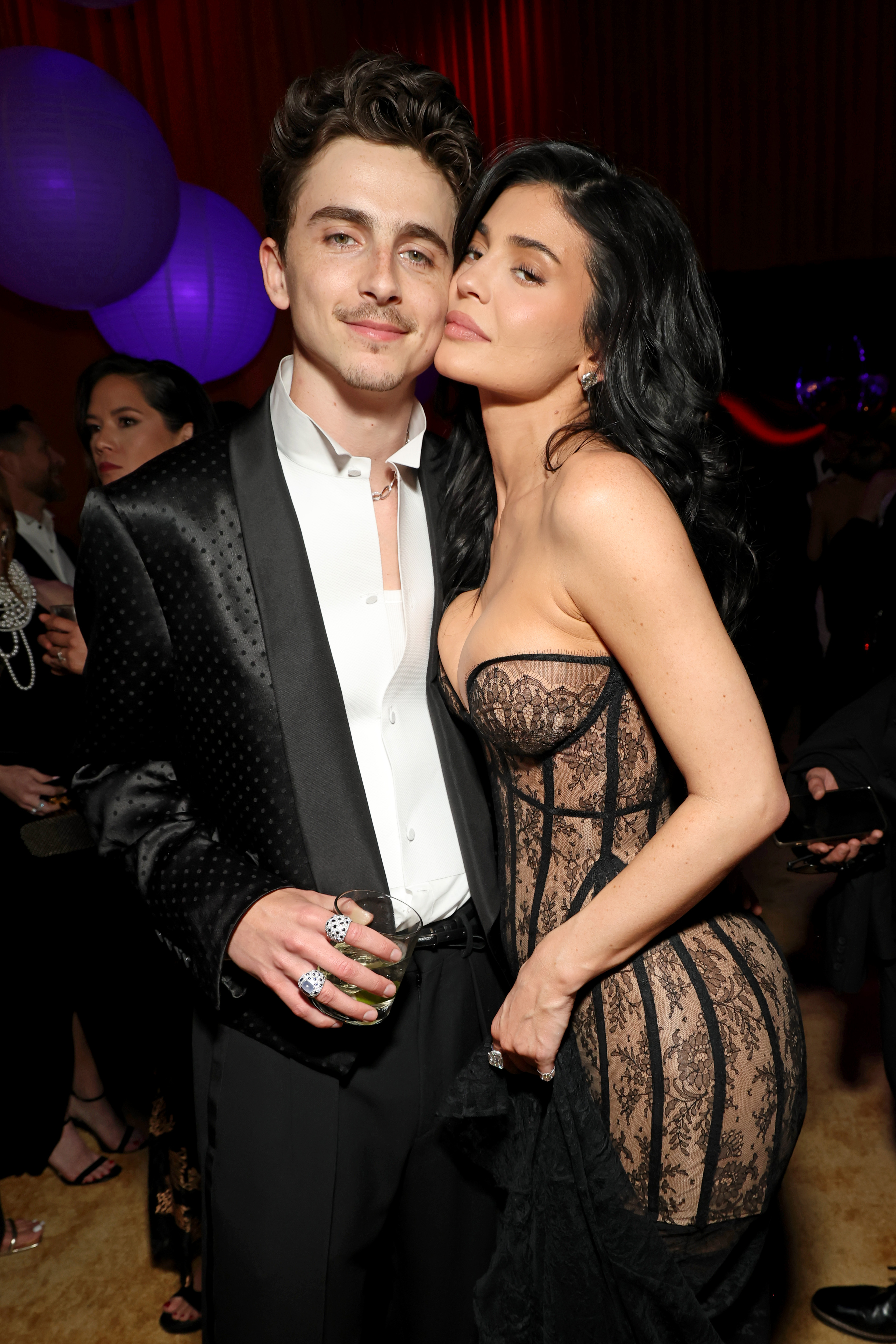 Timothée Chalamet et Kylie Jenner assistent à la 2025 Vanity Fair Oscar Party Hosted By Radhika Jones au Wallis Annenberg Center for the Performing Arts le 2 mars 2025, à Beverly Hills, en Californie. | Source : Getty Images