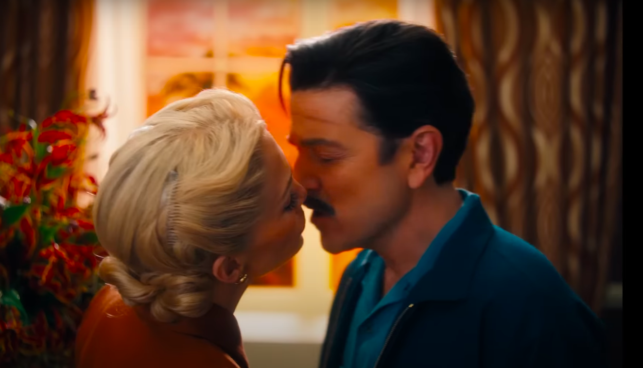 Jennifer Lopez et Diego Luna dans leurs personnages dans "Kiss of the Spider Woman". | Source : YouTube/Jennifer Lopez