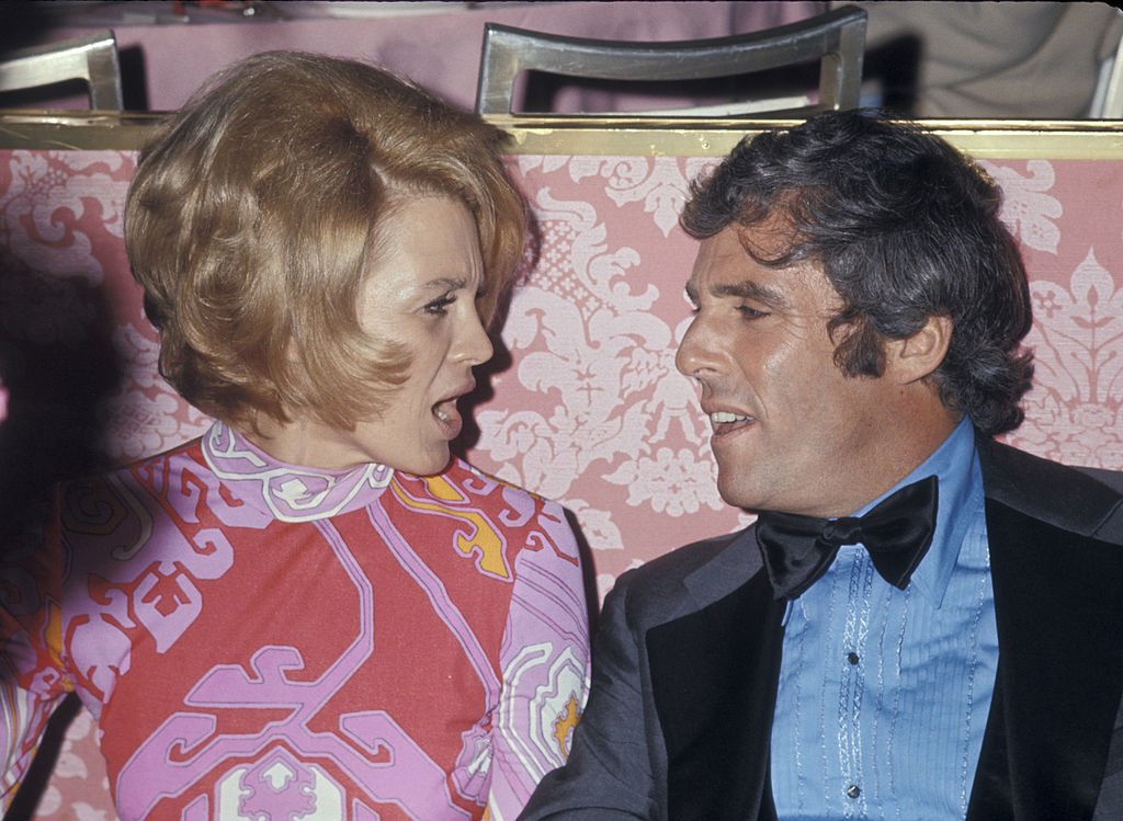 Angie Dickinson et Burt Bacharach à Beverly Hills, en Californie, en avril 1971 | Photo : Getty Images