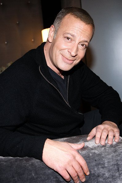 Sylvain Mirouf pose lors d'une séance de portrait à Paris, France. | Photo : Getty Images