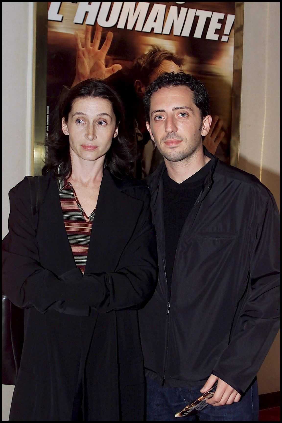 Anne Brochet et Gad Elmaleh à Paris en France le 15 octobre 2001. | Photo : Getty Images