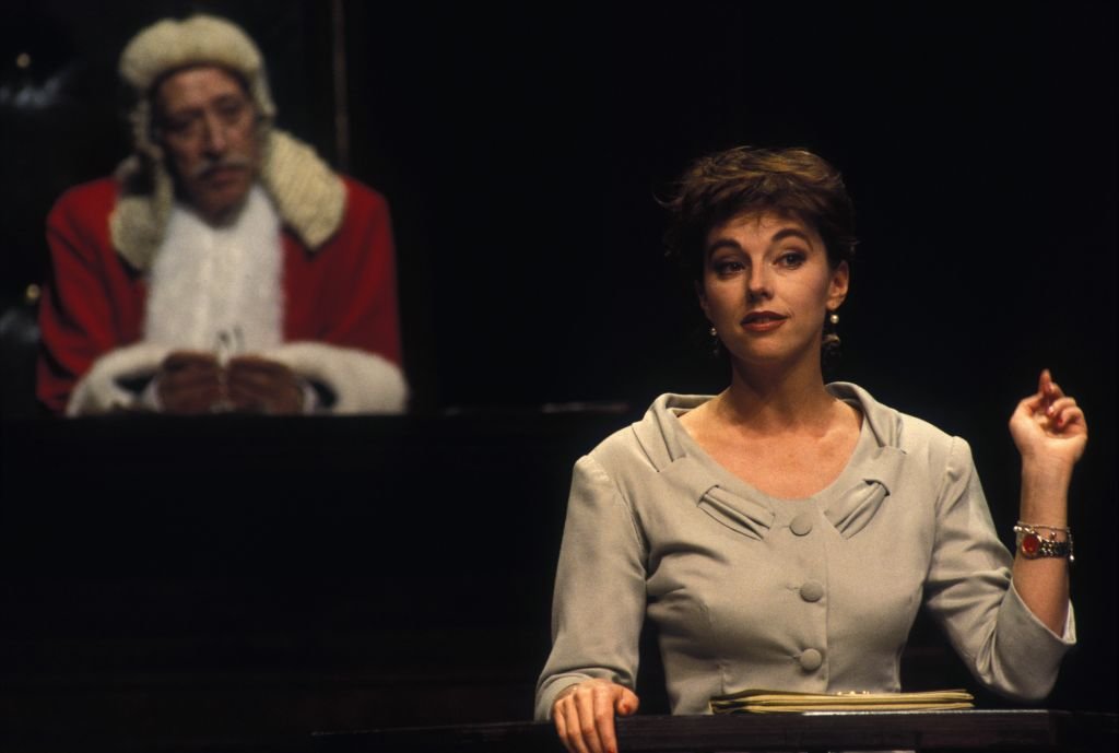 Philippe Clay et Julie Arnold dans la piece de theatre ''Zoo ou l'assassin philanthrope'' le 16 mars 1993 a Nantes, France. | Photo : Getty Images