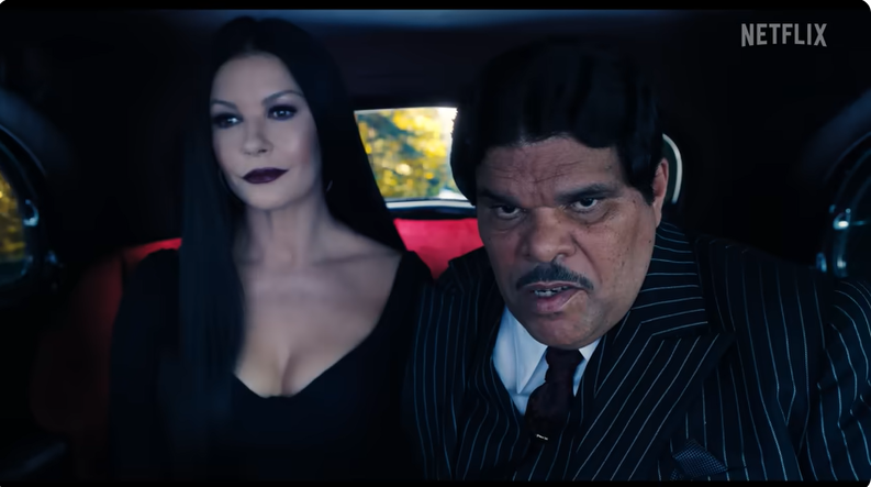 Catherine Zeta-Jones et Luis Guzmán dans la première saison de « Wednesday », from a post dated August 17, 2022 | Source: Youtube/netflix