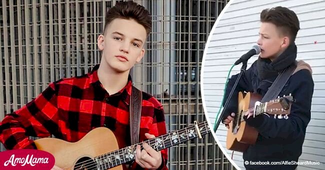 L'interprétation de la chanson "Hallelujah" dans la rue par un jeune garçon de 15 ans est une véritable source d'inspiration