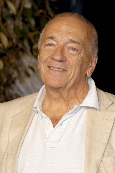 Jean-Pierre Cassel lors de la première de "Desire Landru" à Saint-Tropez - Arrivées à Saint-Tropez, France. | Photo : Getty Images