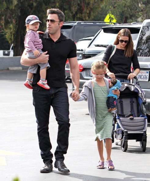 Ben Affleck et Jennifer Garner avec leurs enfants le 11 août 2013 à Los Angeles, en Californie. | Source : Getty Images