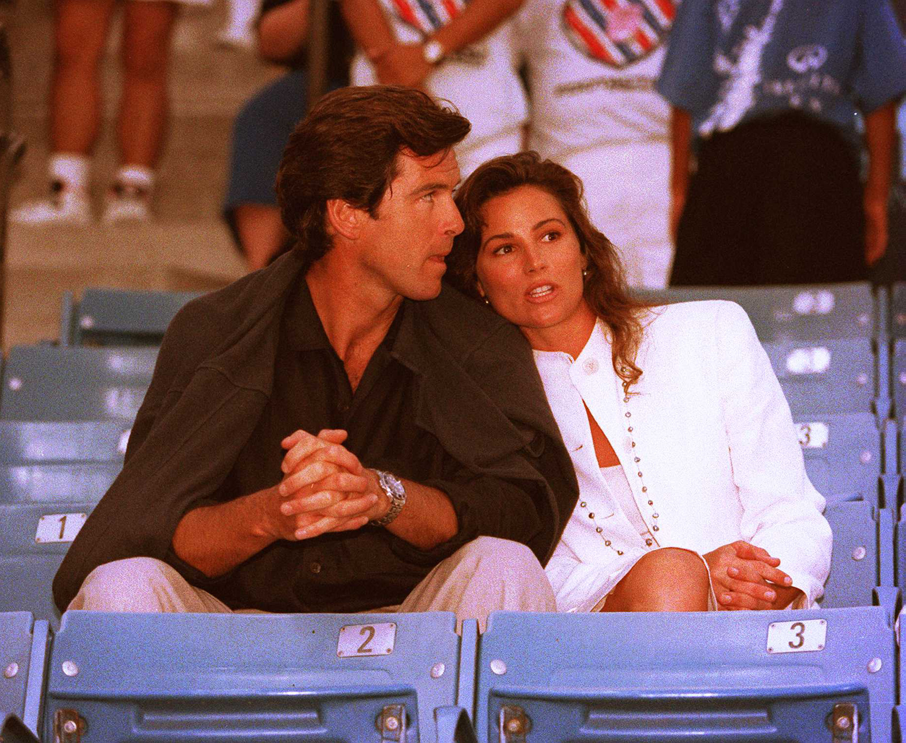 Pierce Brosnan et Keely Shaye Smith le 31 juillet 1995 à Westwood, CA. | Source : Getty Images