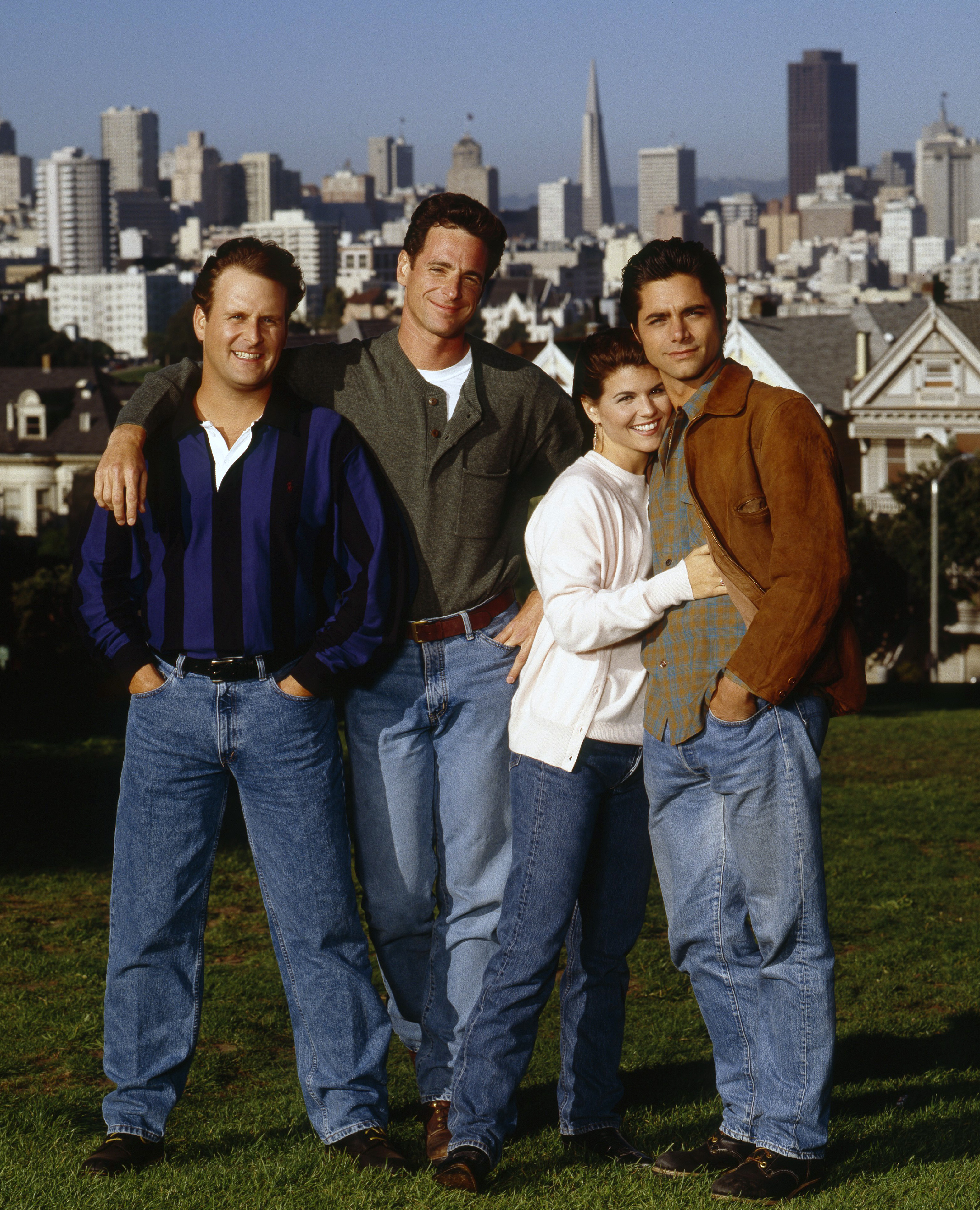 (G-R) Dave Coulier, Bob Saget, Lori Loughlin, et John Stamos dans une photo promotionnelle pour la série télévisée ABC "Full House", le 22 août 1994 | Source : Getty Images