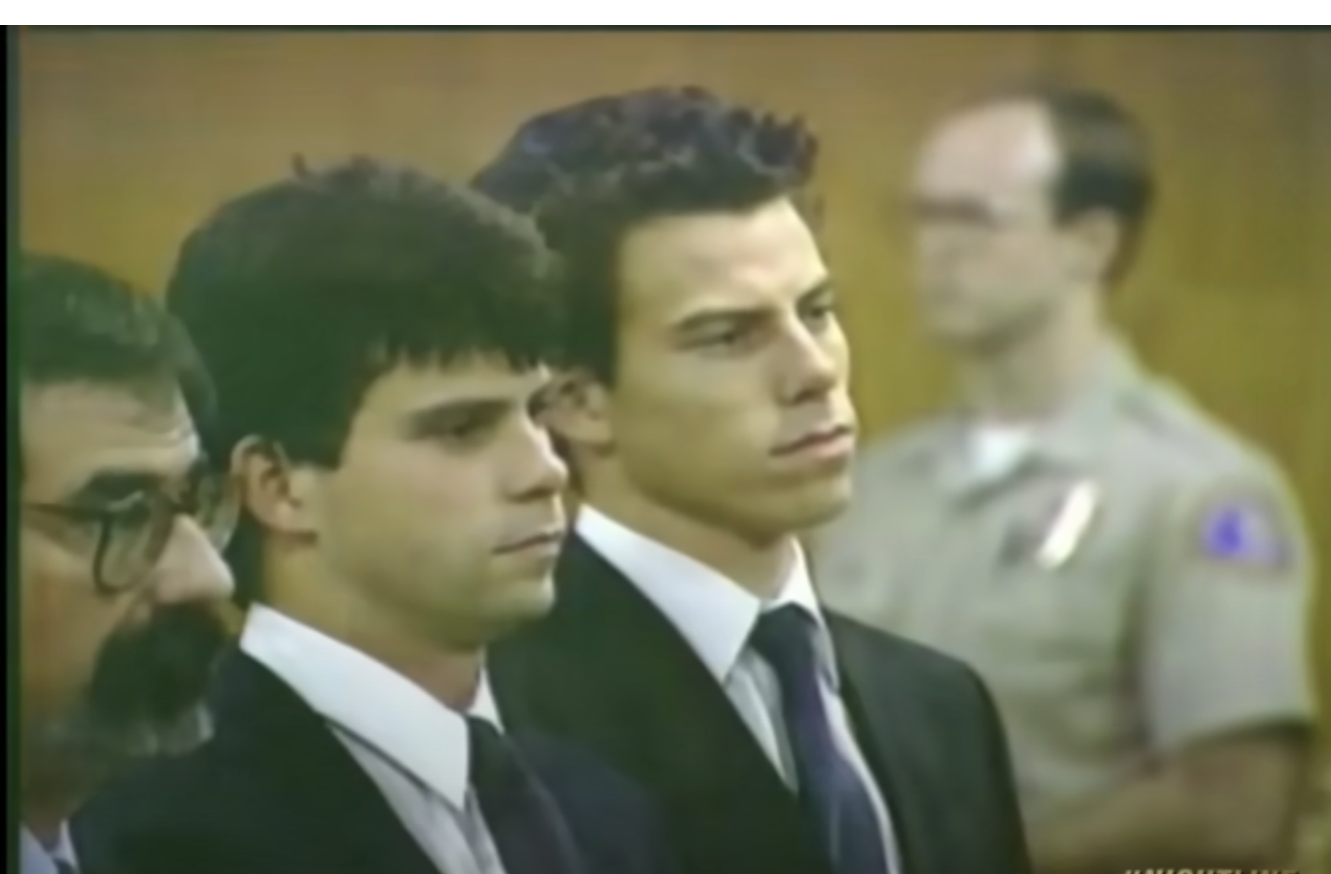 Lyle et Erik Menendez photographiés au tribunal | Source : YouTube/ABCNews