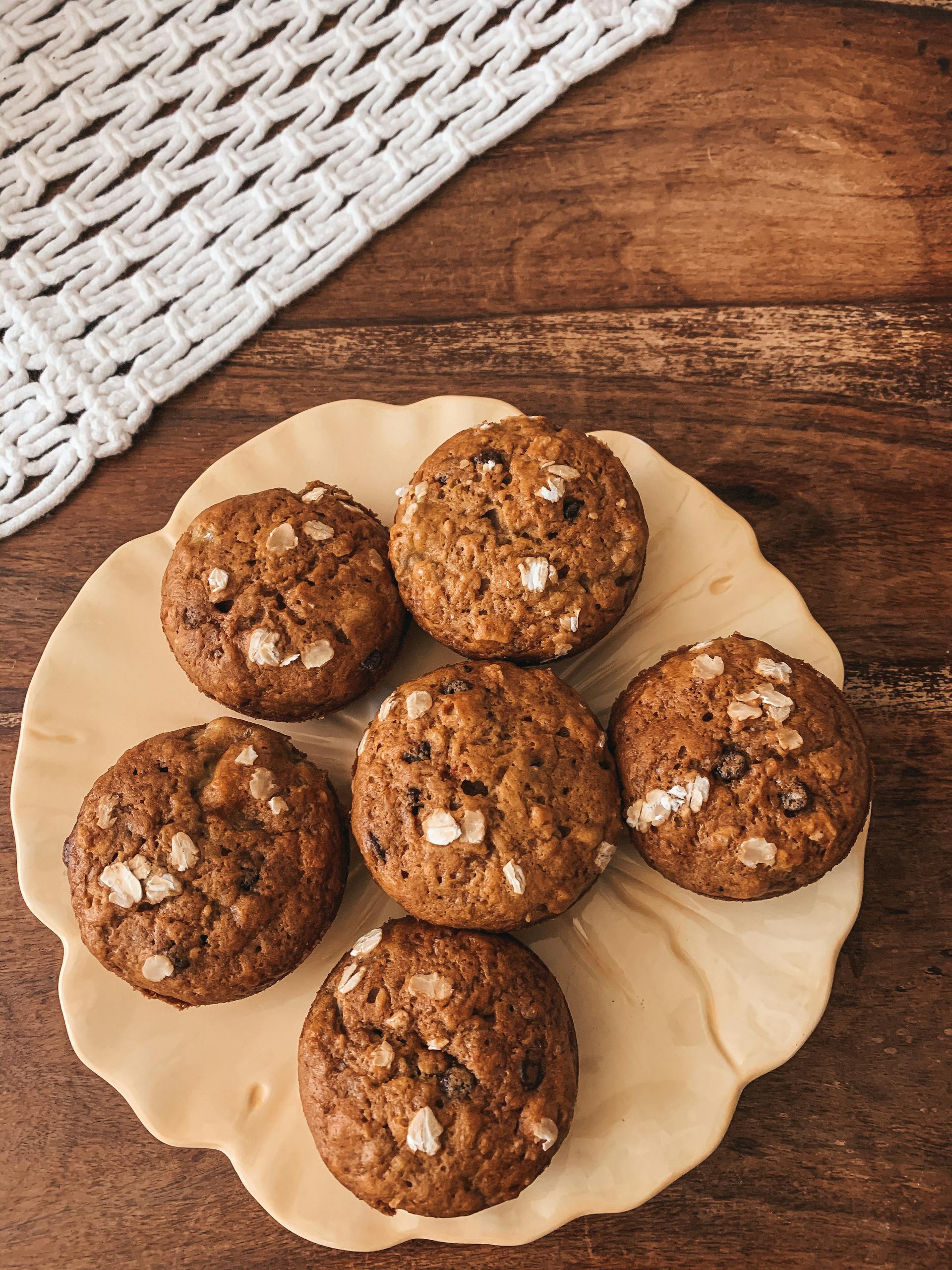 Des biscuits cuits au four sur une assiette | Source : Pexels