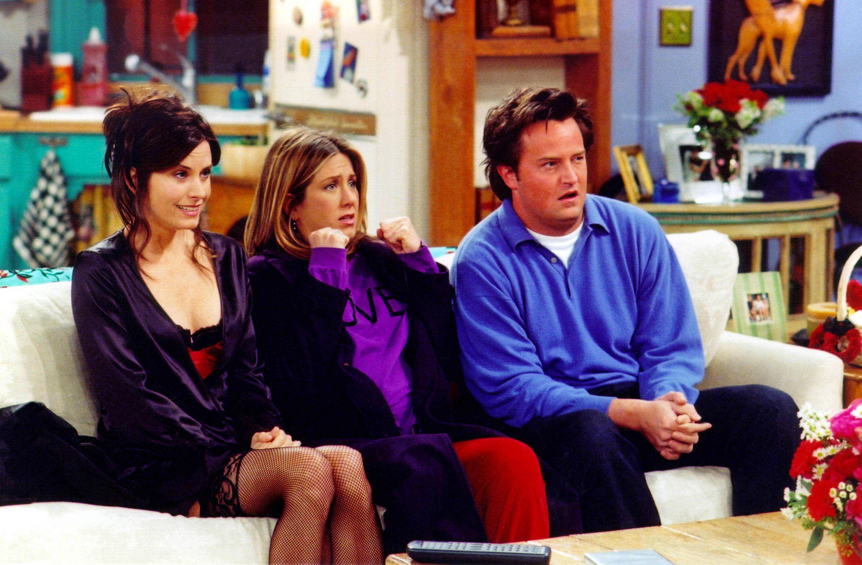 Courteney Cox, Jennifer Aniston et Matthew Perry dans la série "Friends" sur NBC | Source : Getty Images
