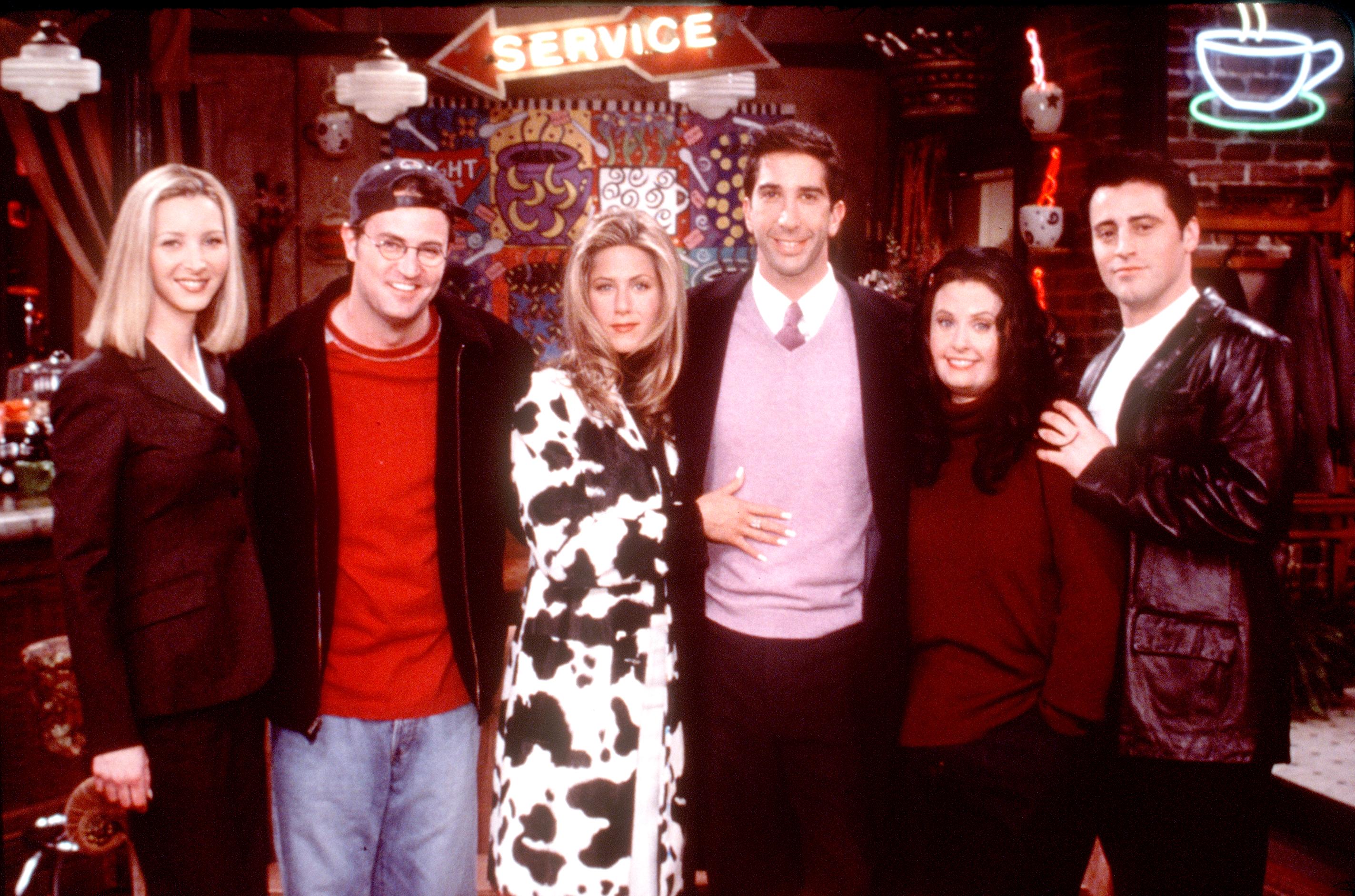 Lisa Kudrow, Matthew Perry, Jennifer Aniston, David Schwimmer, Courteney Cox Arquette et Matt Leblanc dans la série "Friends" sur NBC | Source : Getty Images