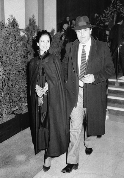 Marie-Josée Nat et Victor Lanoux à la 1ère du film 'Le Cadeau' le 24 mars 1984 à Paris, France. | Photo : Getty Images
