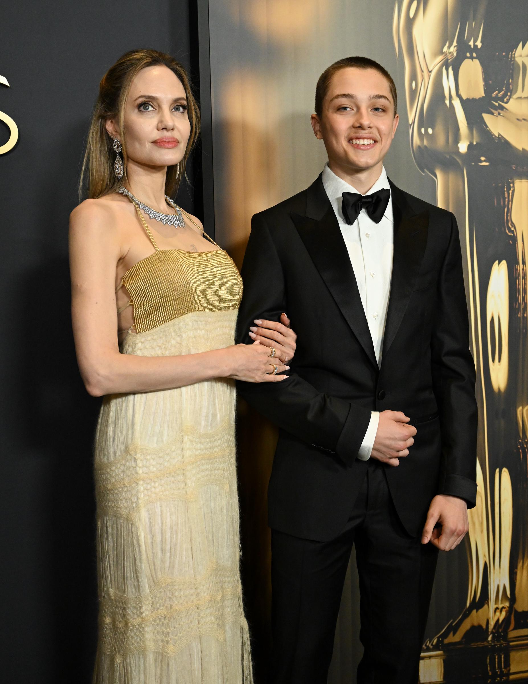 Angelina Jolie et Knox Jolie-Pitt aux 2024 Governors Awards à Hollywood, Californie, le 17 novembre 2024 | Source : Getty Images