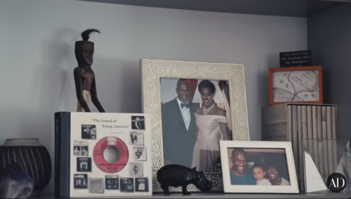 Le bureau de Viola Davis dans sa maison de Los Angeles, tiré d'une vidéo datée du 5 janvier 2023 | Source : youtube.com/ArchitecturalDigest