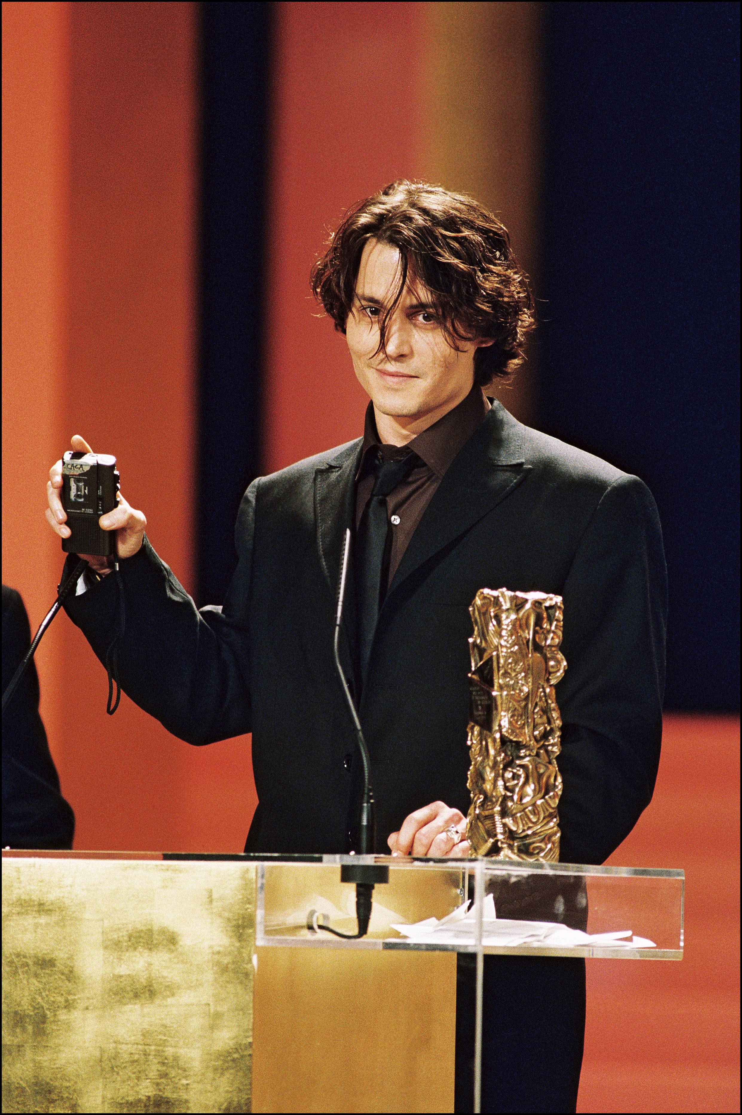 Johnny Depp à Paris, France, le 6 mars 1999 | Source : Getty Images