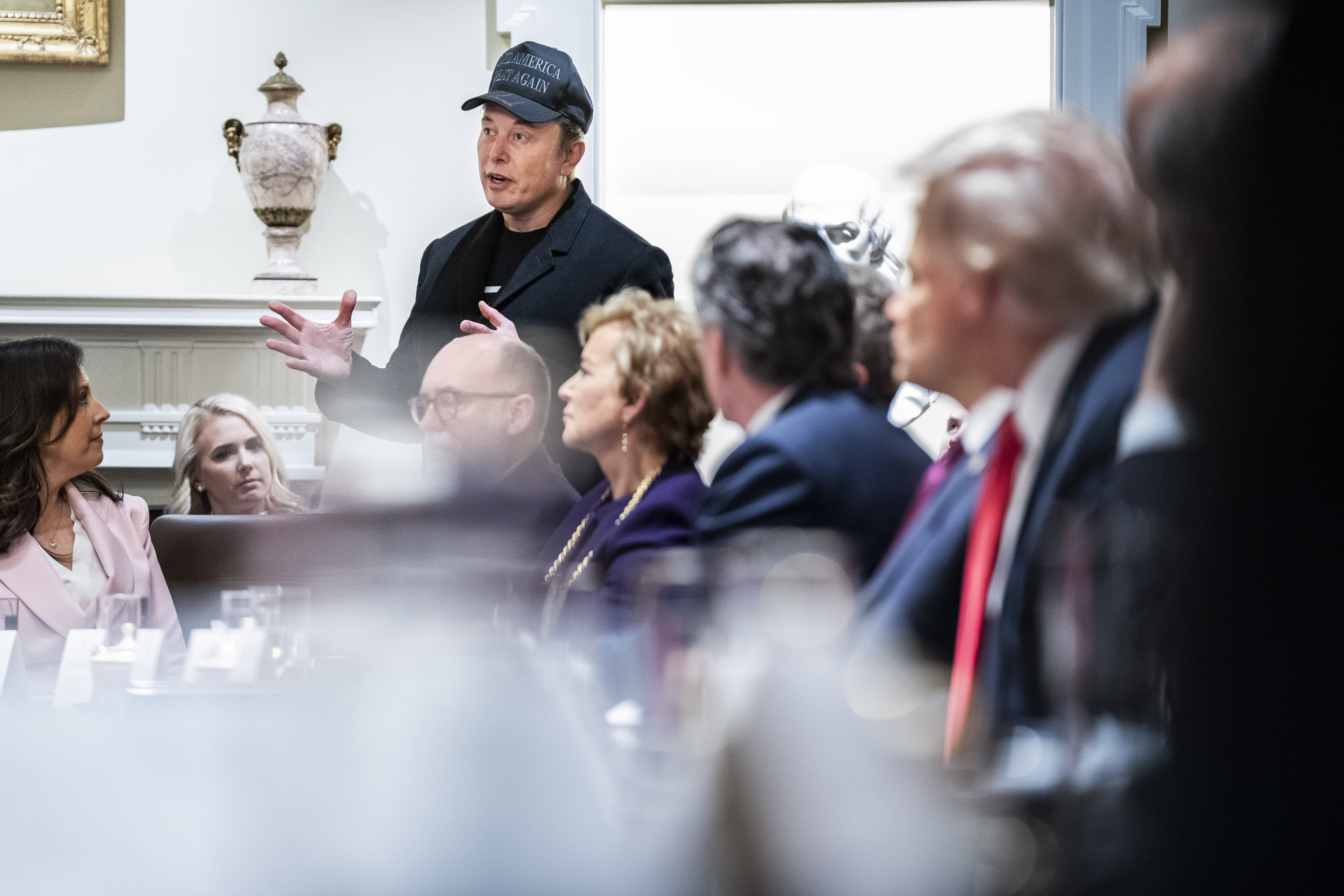 Elon Musk, chef du département de l'efficacité gouvernementale, s'exprime lors d'une réunion du cabinet à la Maison Blanche à Washington, DC, le 26 février 2025 | Source : Getty Images