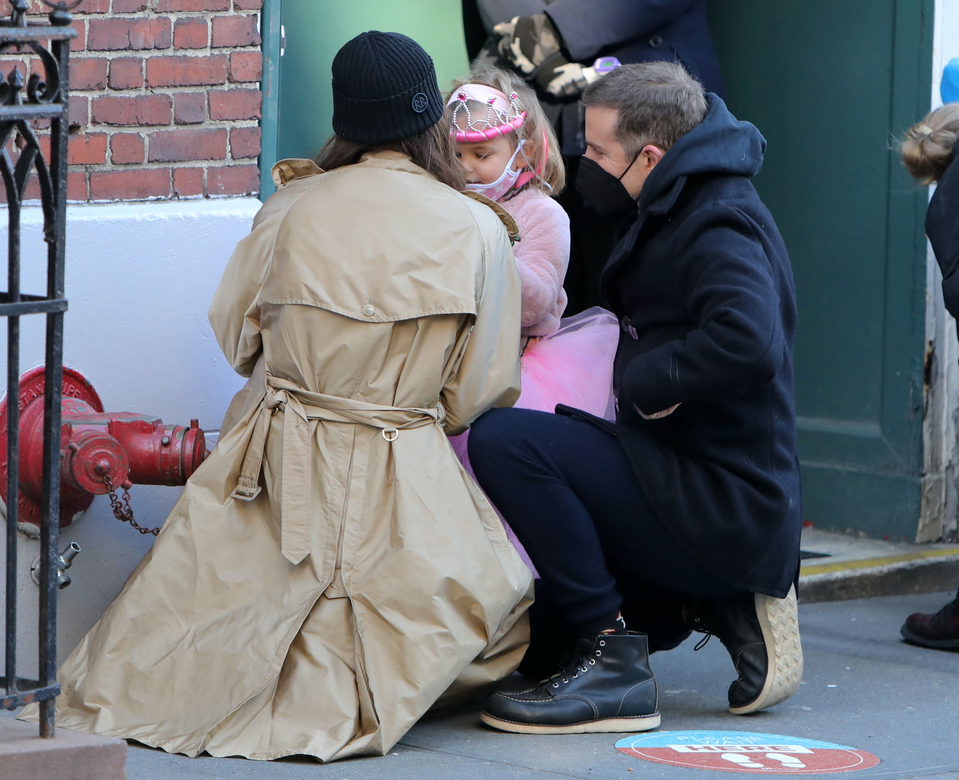 Irina Shayk et Bradley Cooper repérés lors d'une sortie avec Léa De Seine Shayk Cooper à New York le 19 mars 2021. | Source : Getty Images