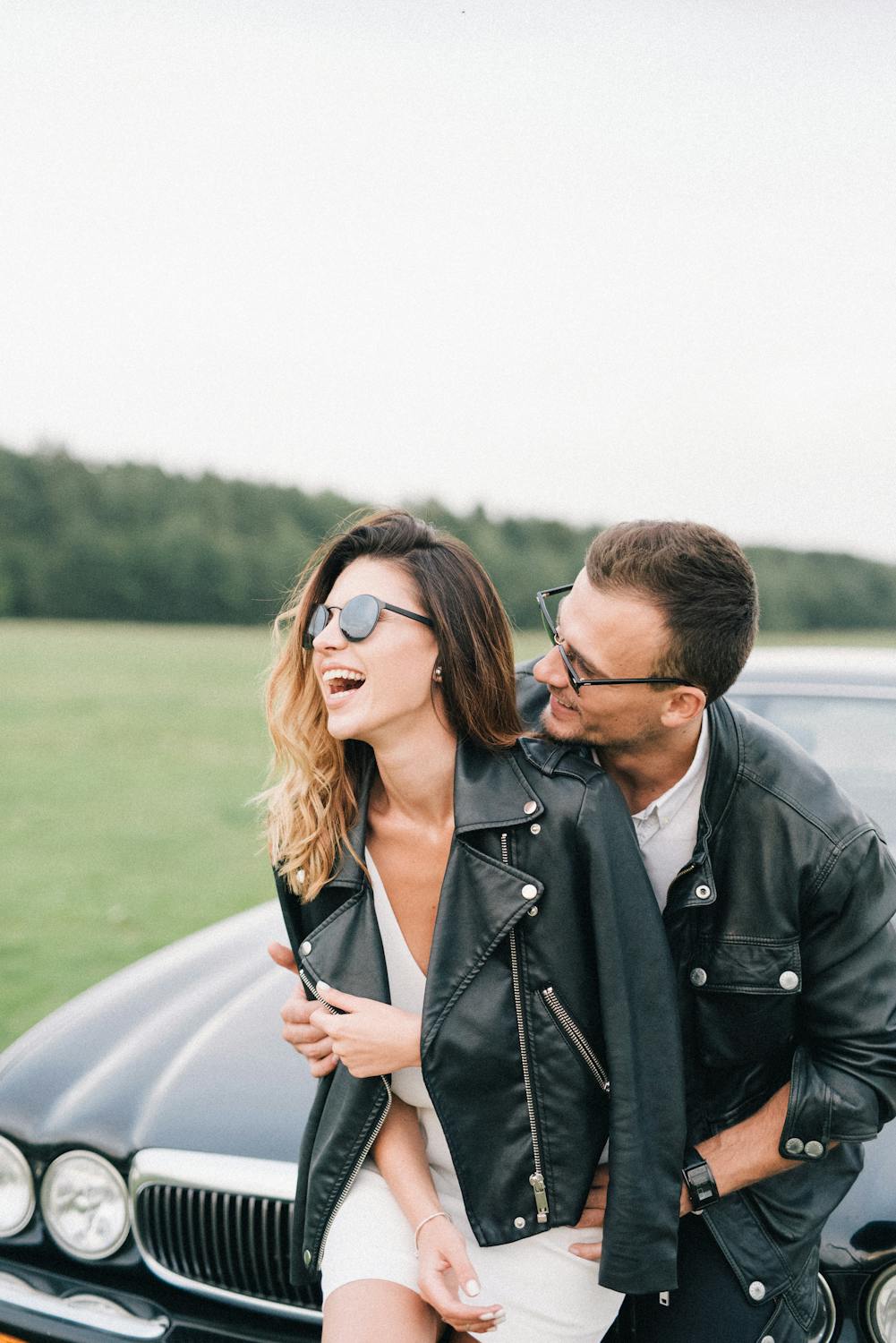 Un couple heureux lors d'une sortie | Source : Pexels