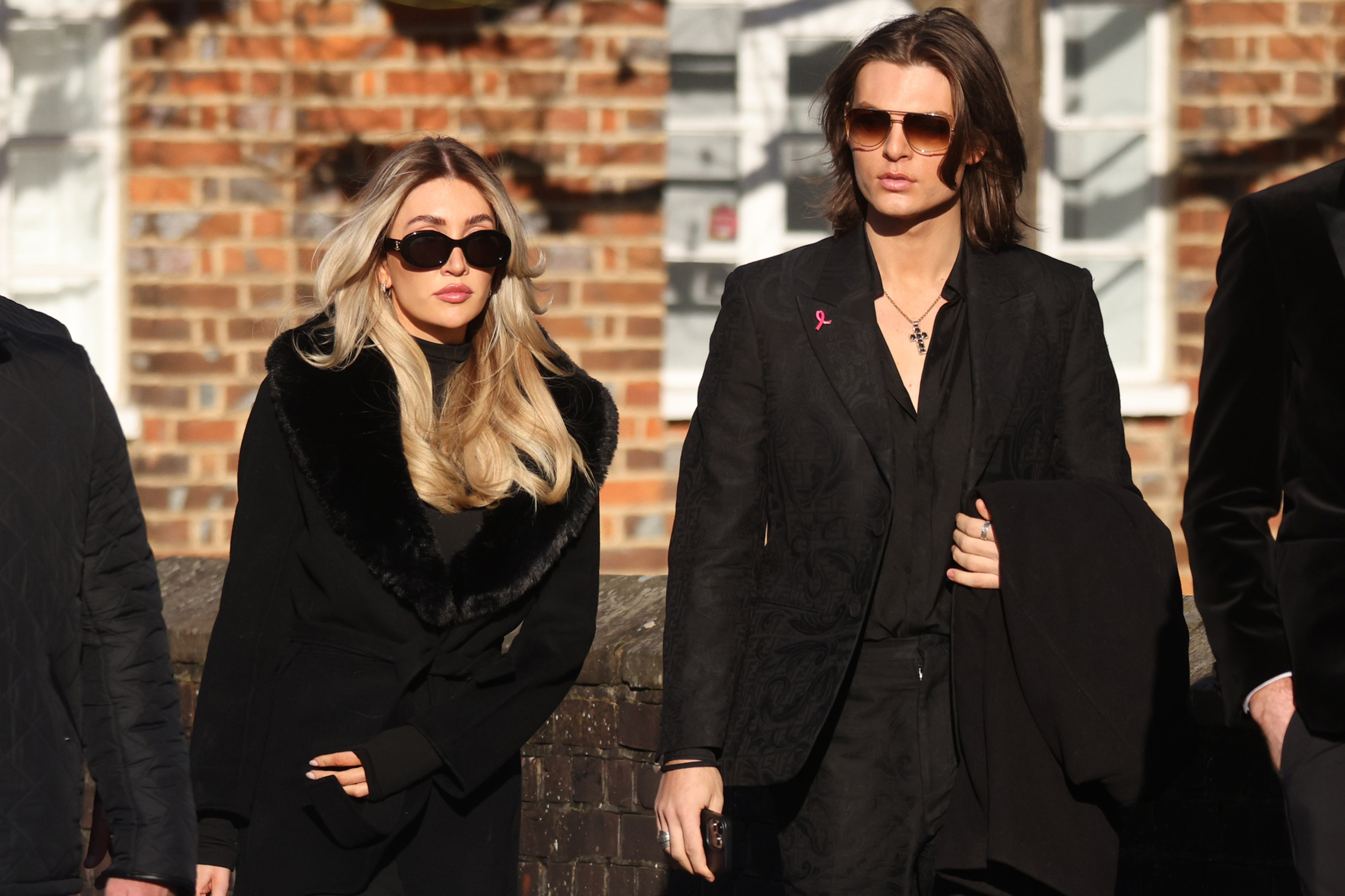 Kate Cassidy et Damian Hurley assistent aux funérailles de Liam Payne à Amersham le 20 novembre 2024 | Source : Getty Images