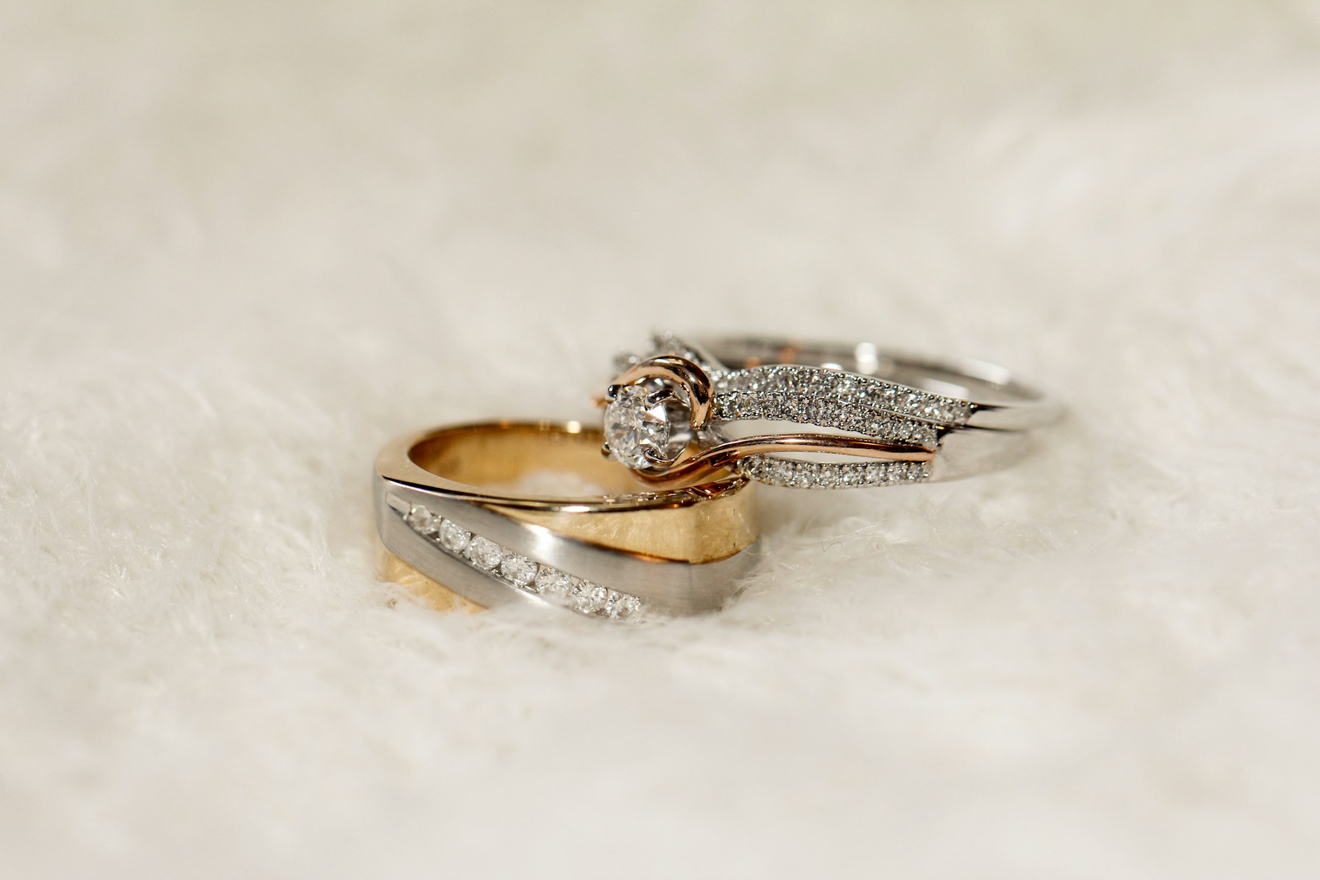 Deux bagues en diamant | Source : Unsplash