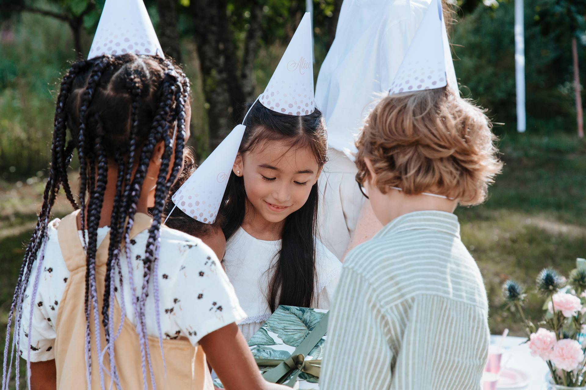 Des petits enfants s'amusent lors d'une fête | Source : Pexels