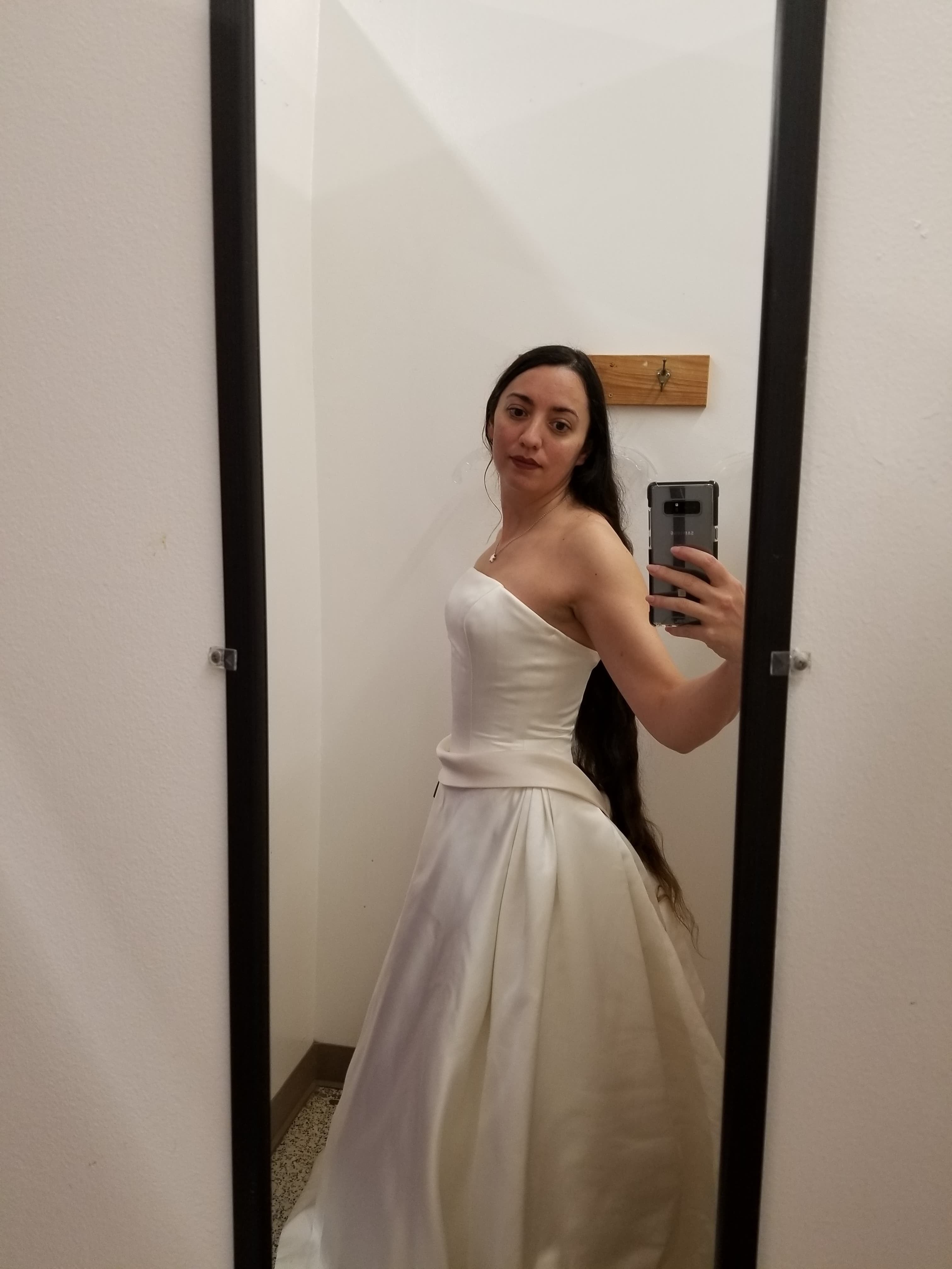 La robe de mariée d'une utilisatrice de Reddit téléchargée sur la plateforme le 28 février 2020 | Source : Reddit/ThriftStoreHauls