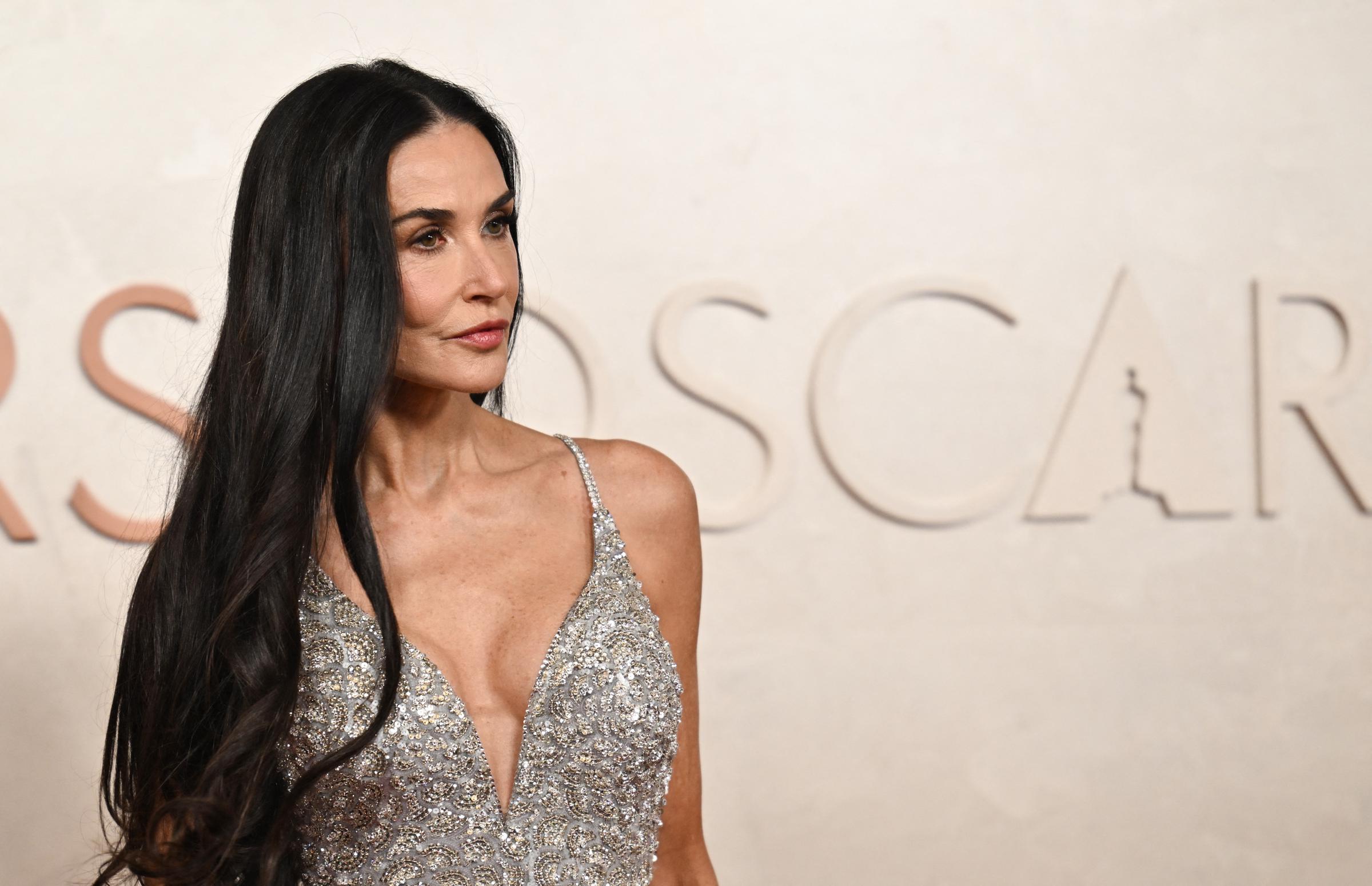 Demi Moore assiste à la 97e cérémonie annuelle des Oscars au Dolby Theatre à Hollywood, en Californie, le 2 mars 2025. | Source : Getty Images