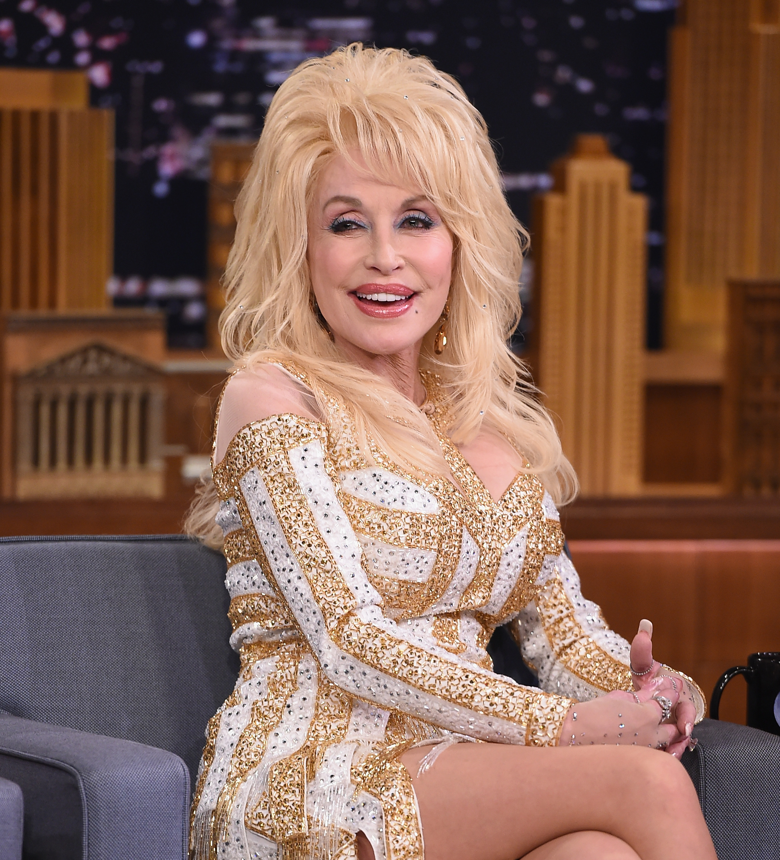 Dolly Parton rend visite à la troupe de "9 To 5" The Musical à Londres, en Angleterre, le 17 février 2019 | Source : Getty Images