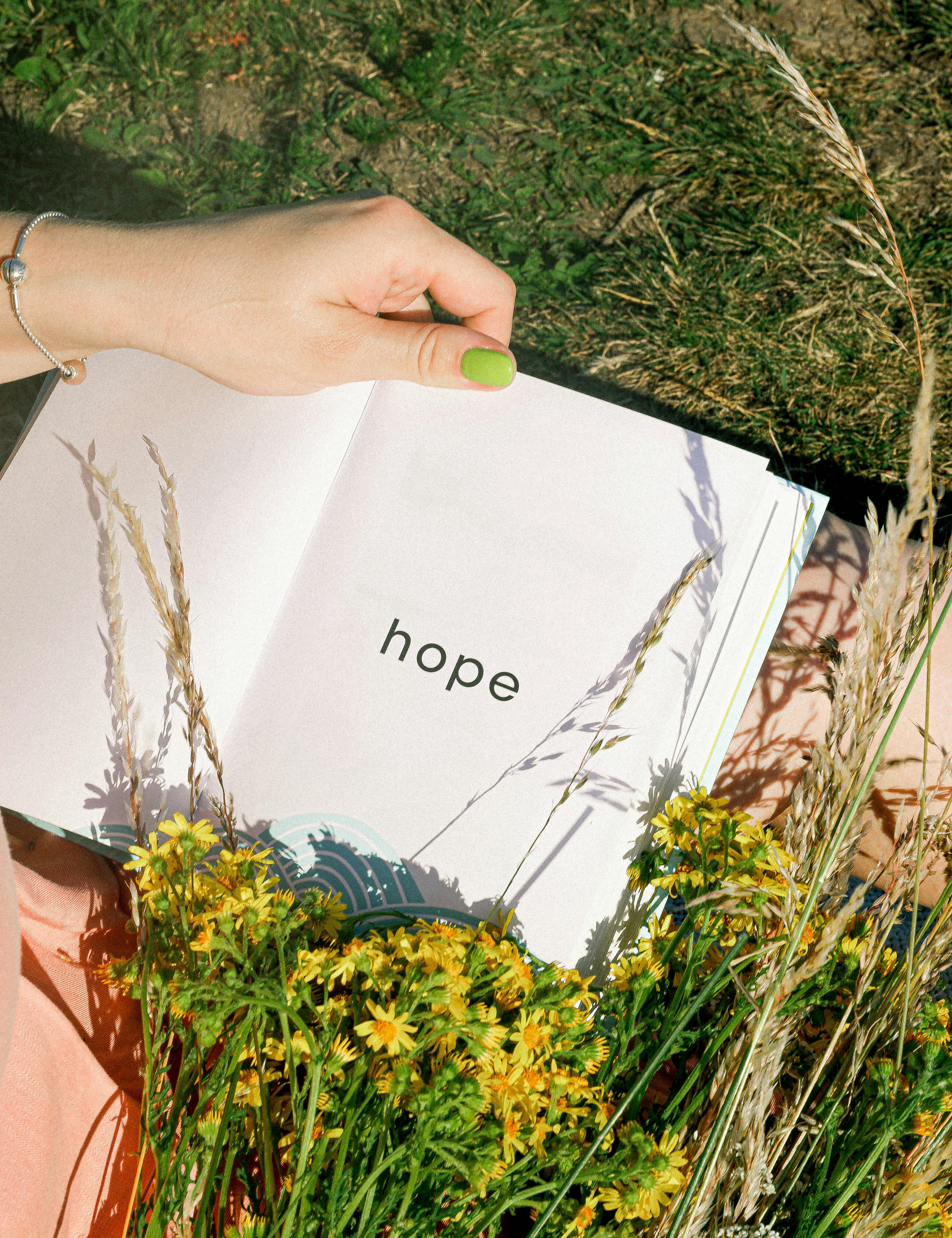 Le mot "Hope" sur un livre | Source : Pexels