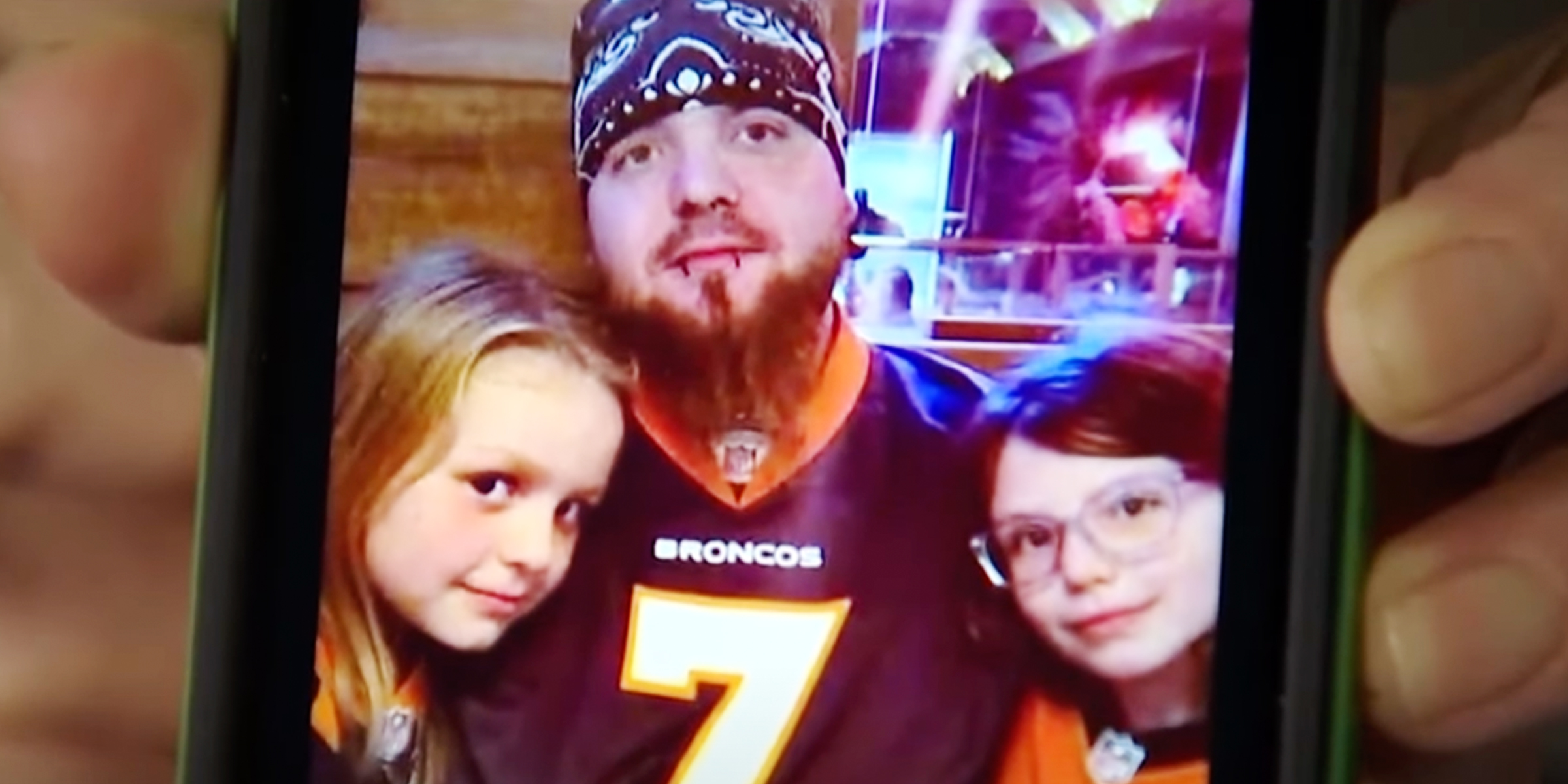Dylan D. Danielson avec Hayven et Fayeah, 2025 | Source : YouTube.com/@azfamily