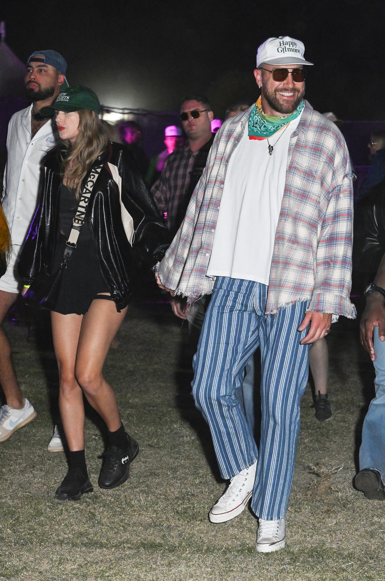 Taylor Swift et Travis Kelce au festival de musique et d'arts Coachella à Thermal, en Californie, le 13 avril 2024 | Source : Getty Images