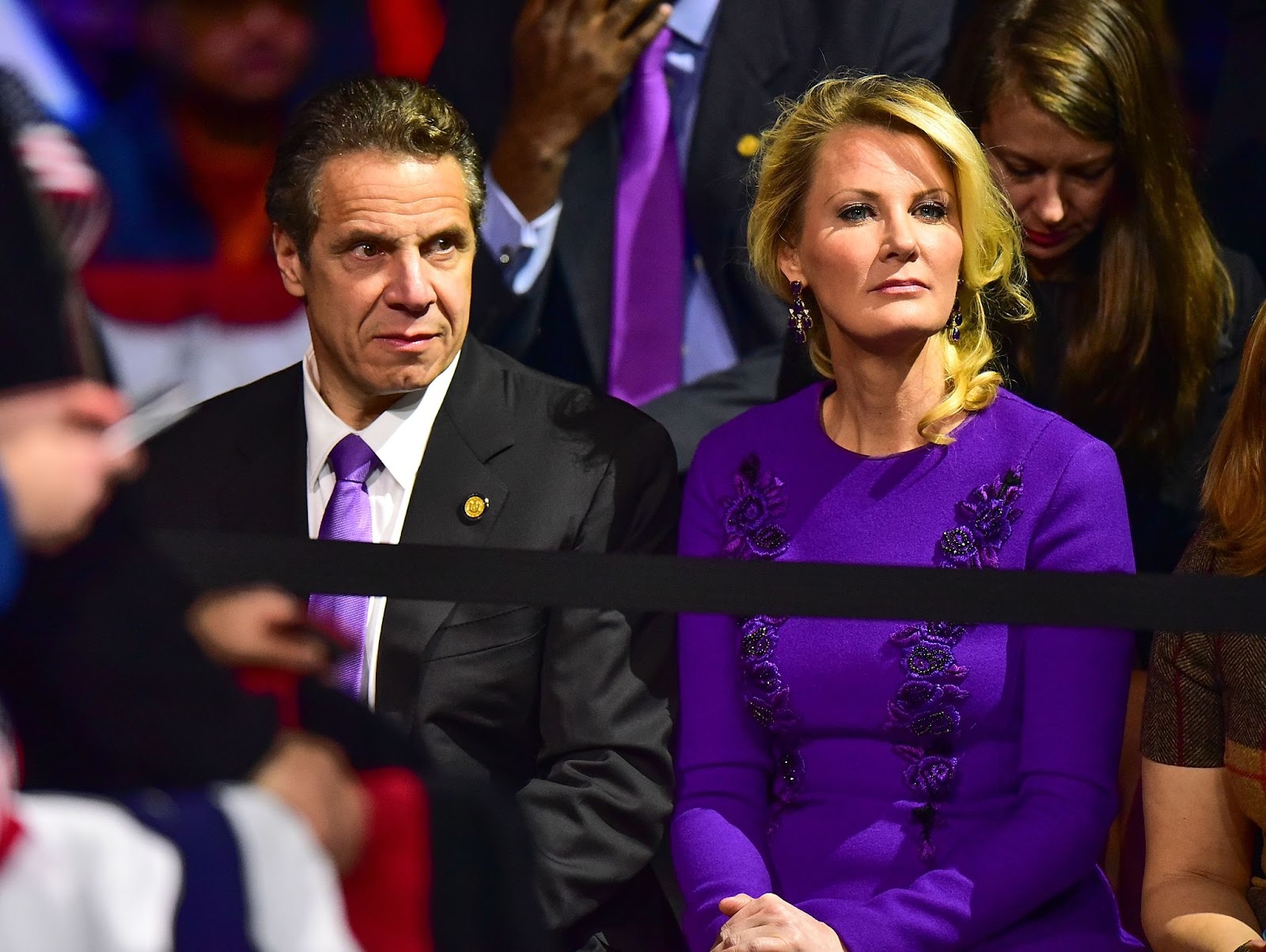 Andrew Cuomo, gouverneur de l'État de New York, et Sandra Lee lors du rassemblement post-Super Tuesday d'Hillary Clinton, le 2 mars 2016, à New York. | Source : Getty Images