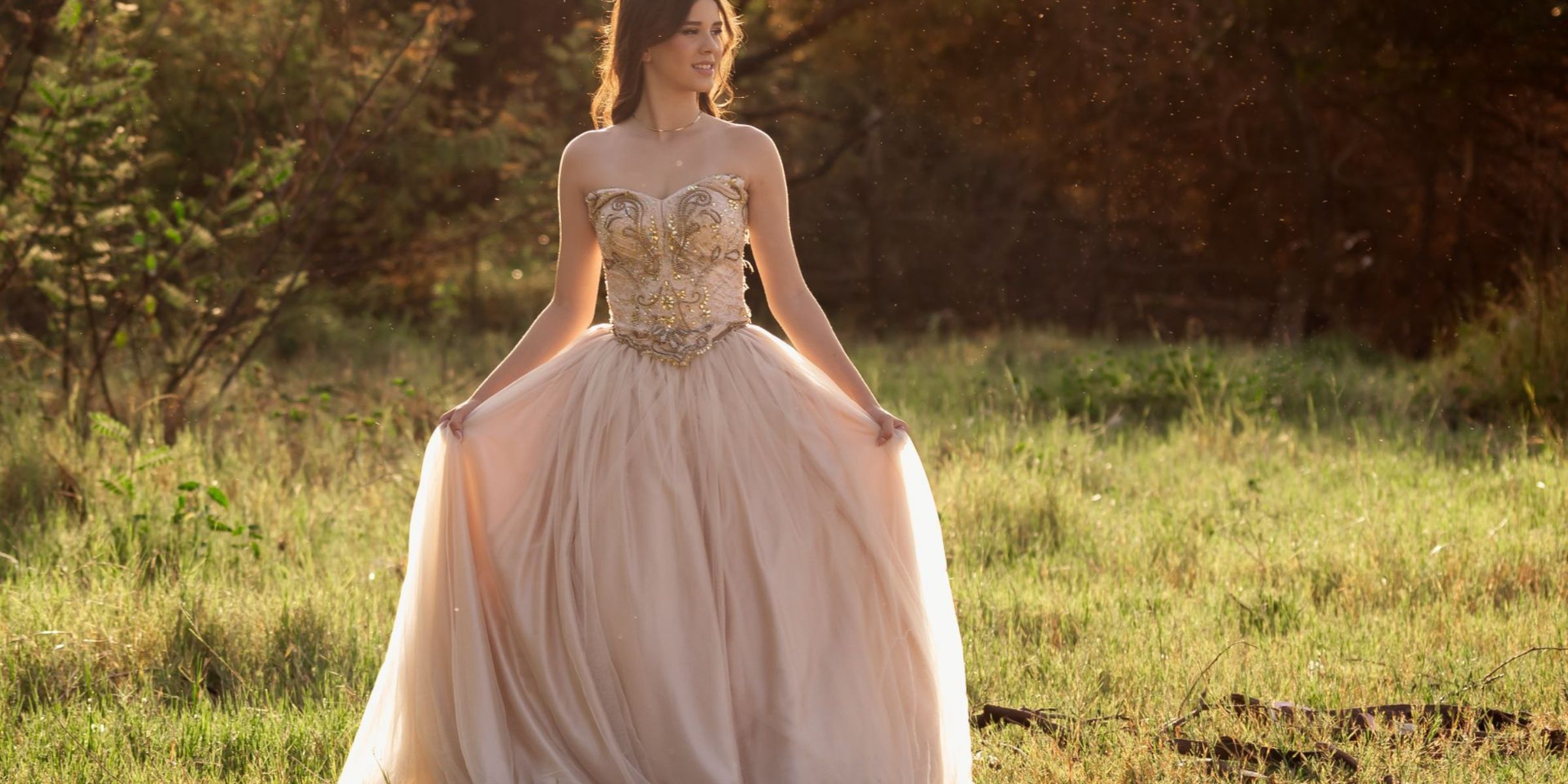Une jeune femme en robe de soirée | Source : Pexels